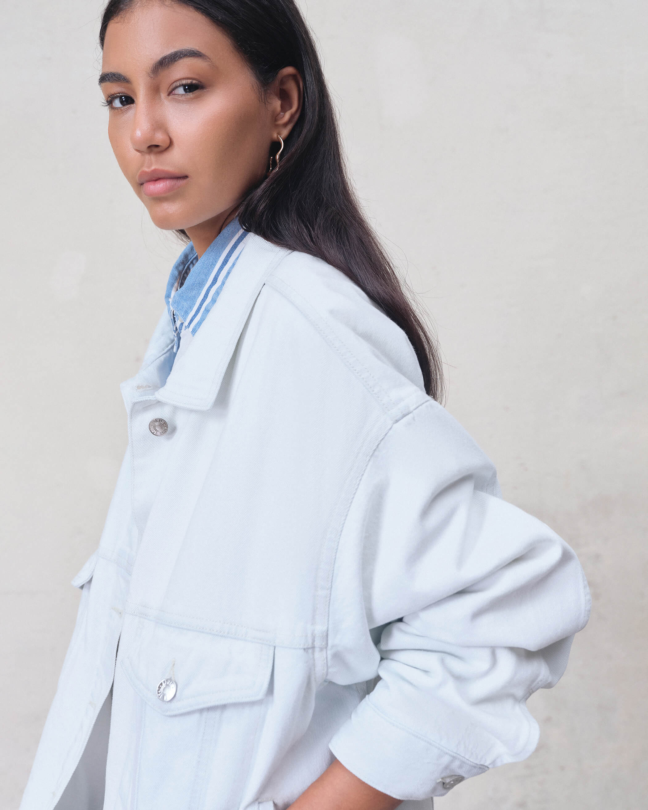 Shop the Cameron Trucker Jacket for women at EDWIN USA. This White Dove jacket offers a relaxed fit with classic trucker style, perfect for stylish layering.