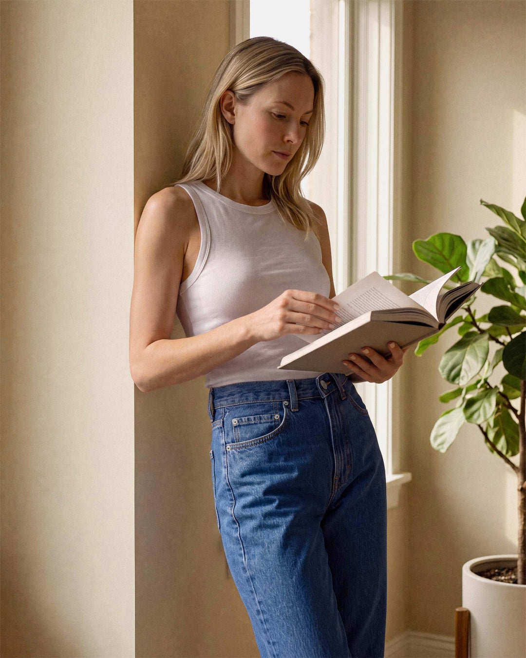 Part of EDWIN USA’s gender-neutral collection, the ANDERSON is a high-rise jean with a relaxed 90s-inspired fit. It sits at the true waste with a carrot-leg shape. In a clean, vintage dark indigo wash.  Made with 100% organic cotton