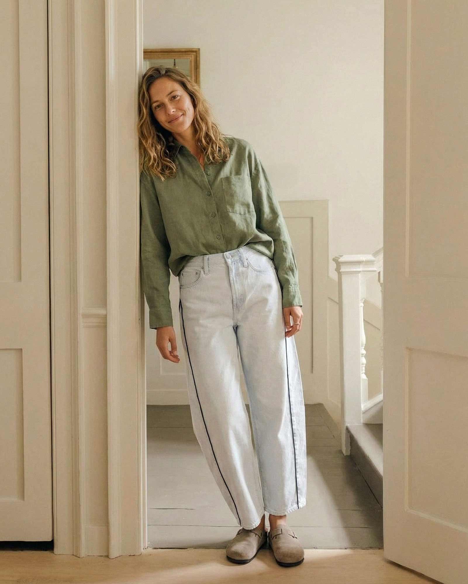 A structural detail at the outseam. The piping is precise in person and visible from a distance. A finish built into the construction, not applied over it.