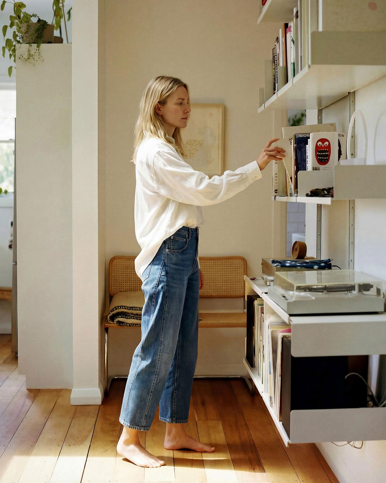 Andie Barrel Crop High Rise in SUSSMAN. Responsibly made with regenerative cotton. Made in the USA, offering structured comfort and timeless ease.