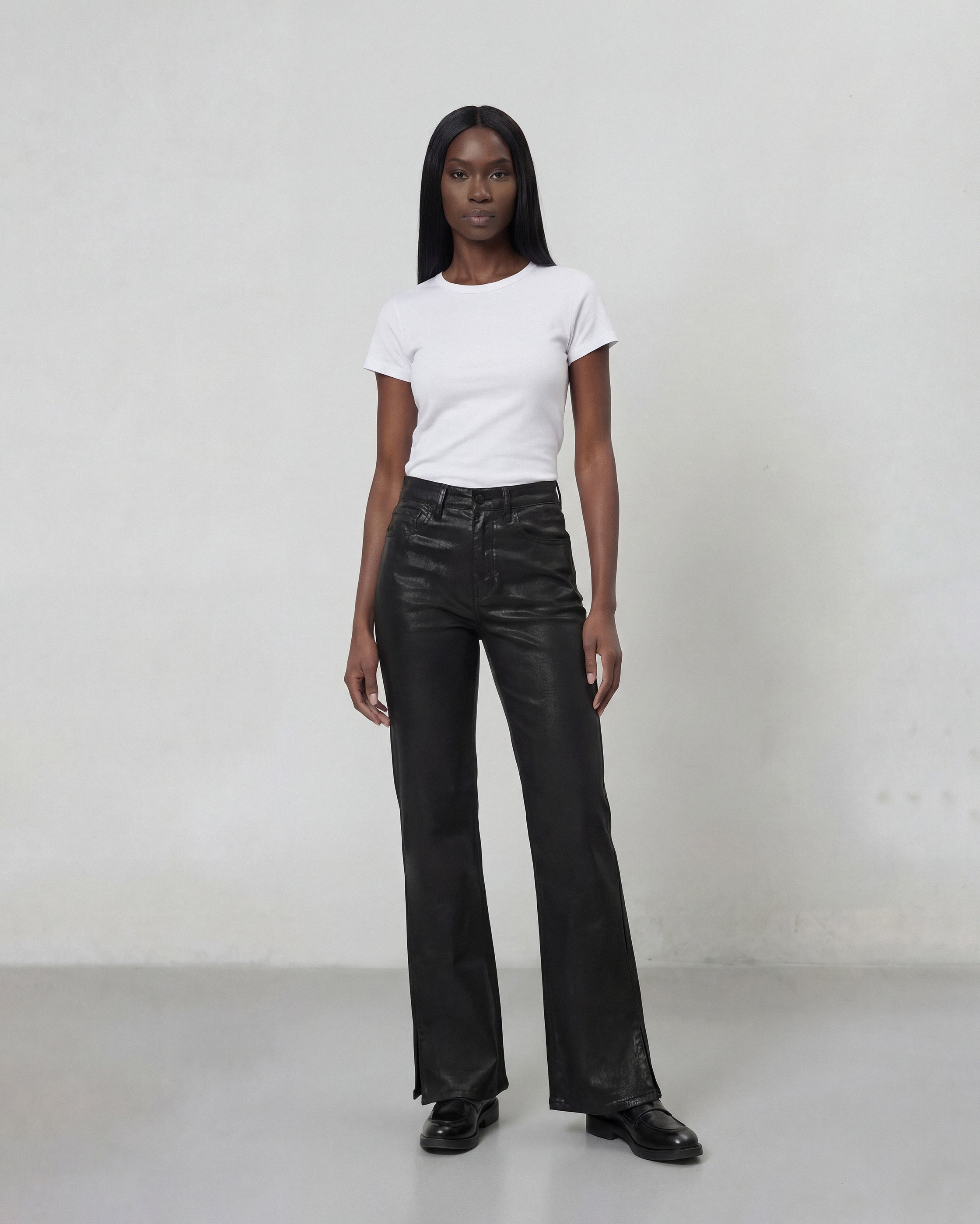 Elevate your wardrobe with the Lark Bootcut Pull-On Pant in Primrose. Enjoy a flattering fit through hips and thighs, perfect for any occasion this Fall.