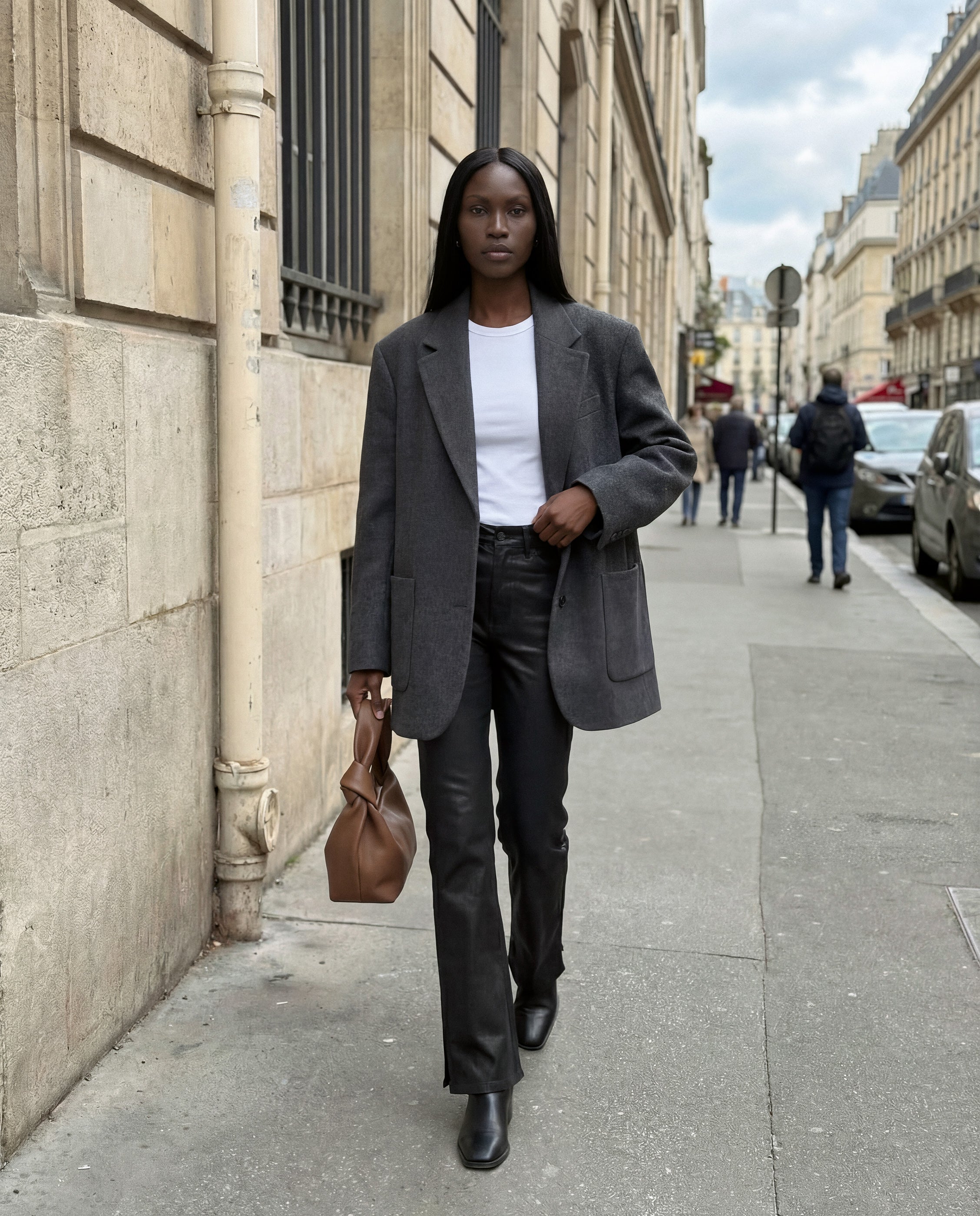 Elevate your wardrobe with the Lark Bootcut Pull-On Pant in Primrose. Enjoy a flattering fit through hips and thighs, perfect for any occasion this Fall.