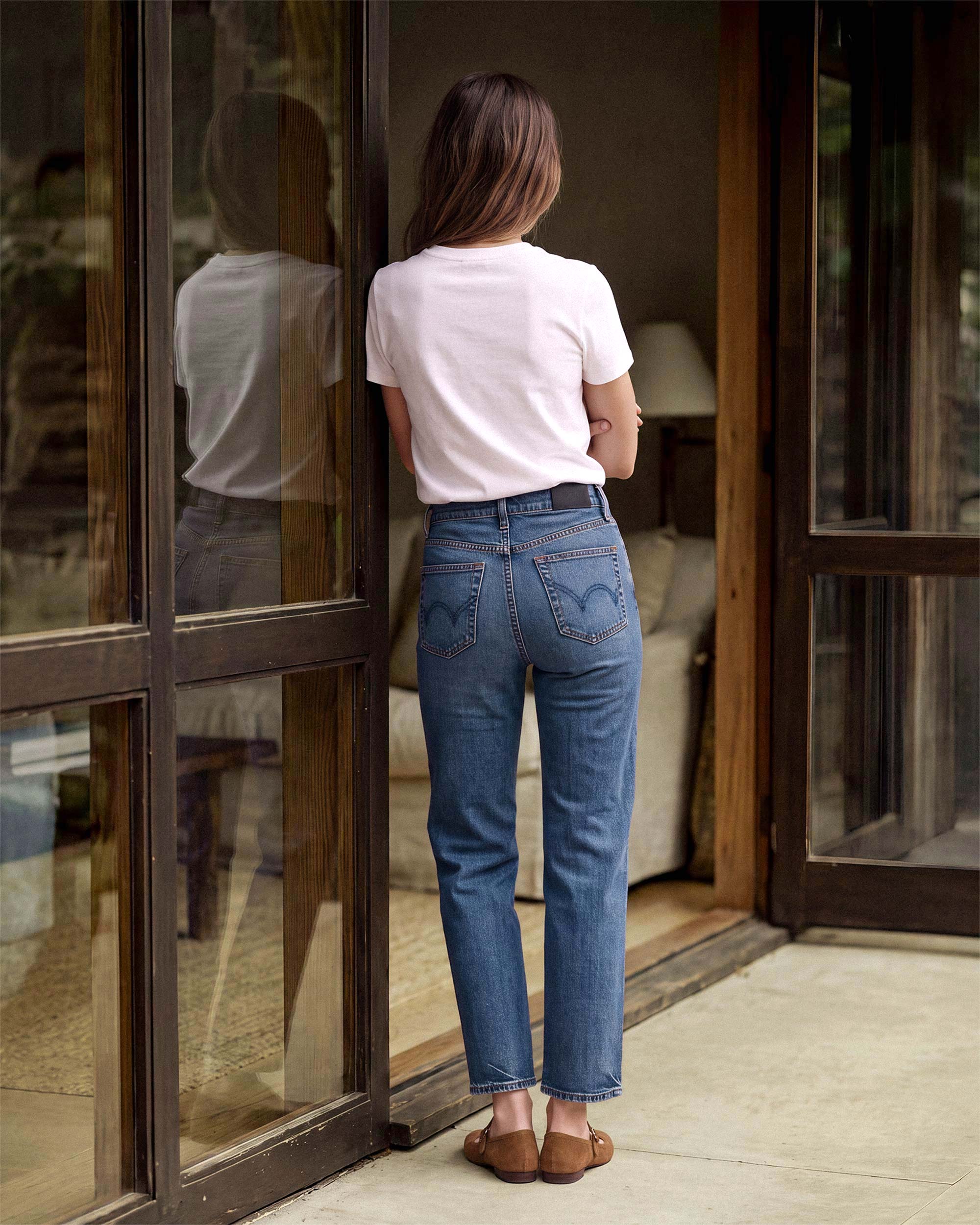 Explore the Bree Slim Skinny in black, featuring a stylish raw hem. Experience the perfect blend of comfort and modern style for any occasion with this chic fit.