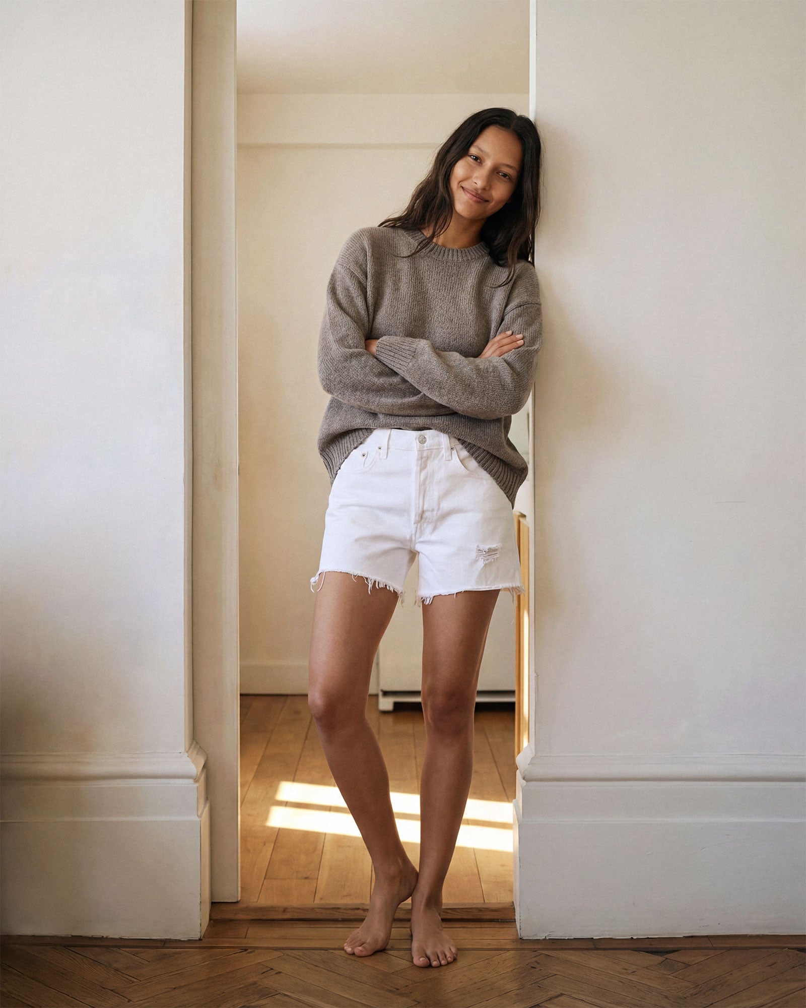 Discover the Cai Cut-off Short, a relaxed mid-rise design that offers comfort and style. Perfectly tailored for a flattering fit without feeling baggy.