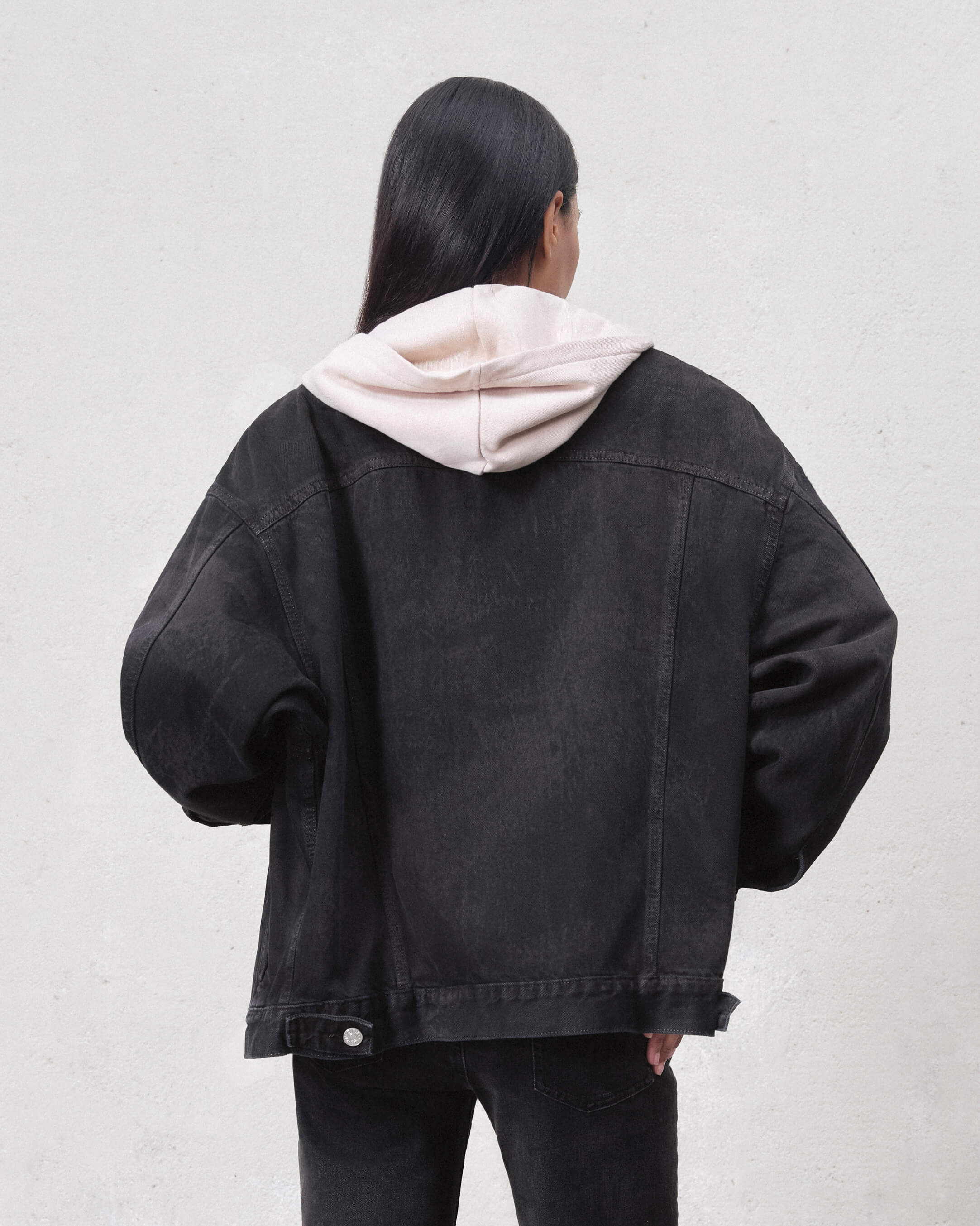 Shop EDWIN USA's oversized trucker jacket for women in carbon black, combining bold style with comfortable fit for everyday wear.