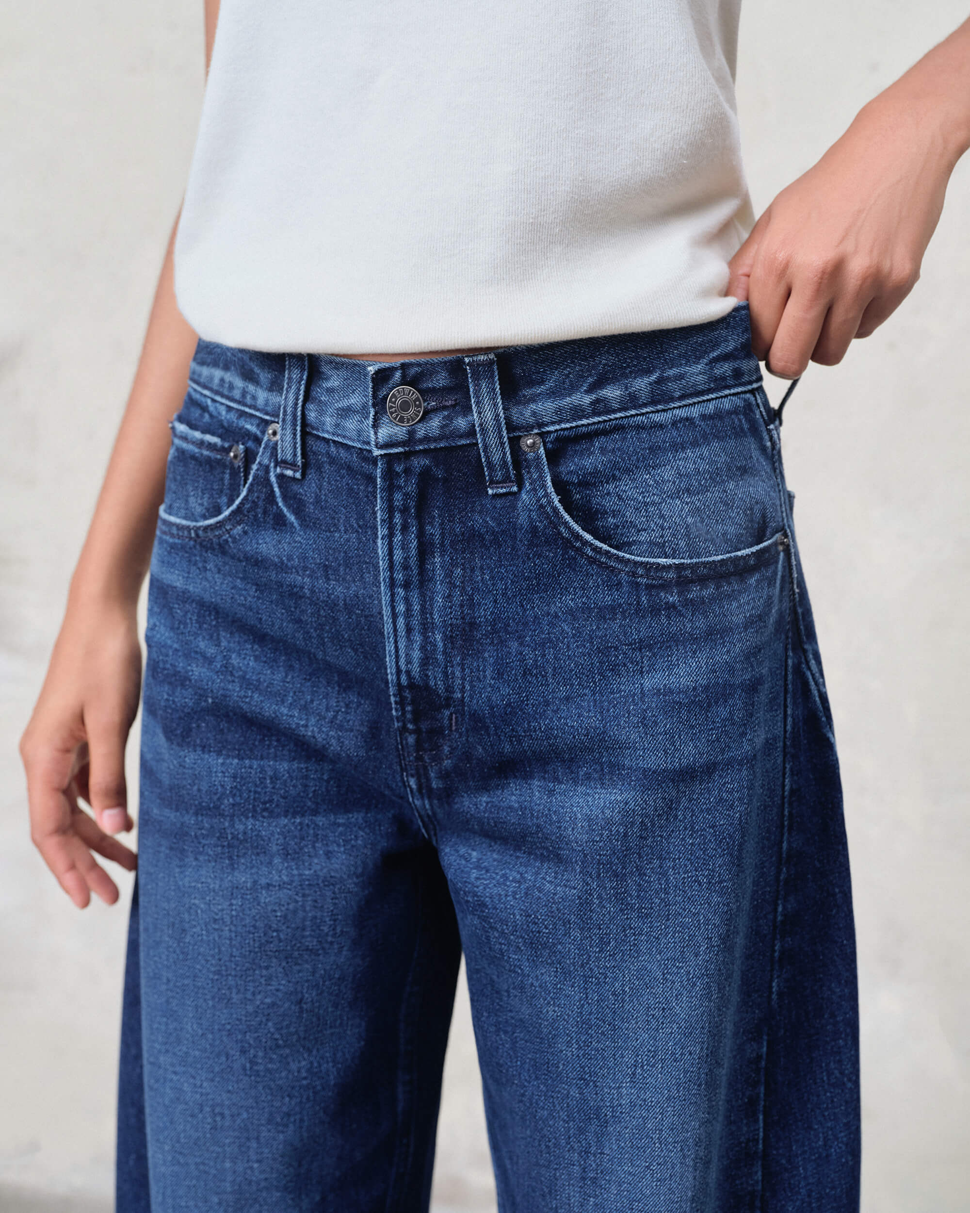 Andie Barrel Crop High Rise in SUSSMAN. Responsibly made with regenerative cotton. Made in the USA, offering structured comfort and timeless ease.