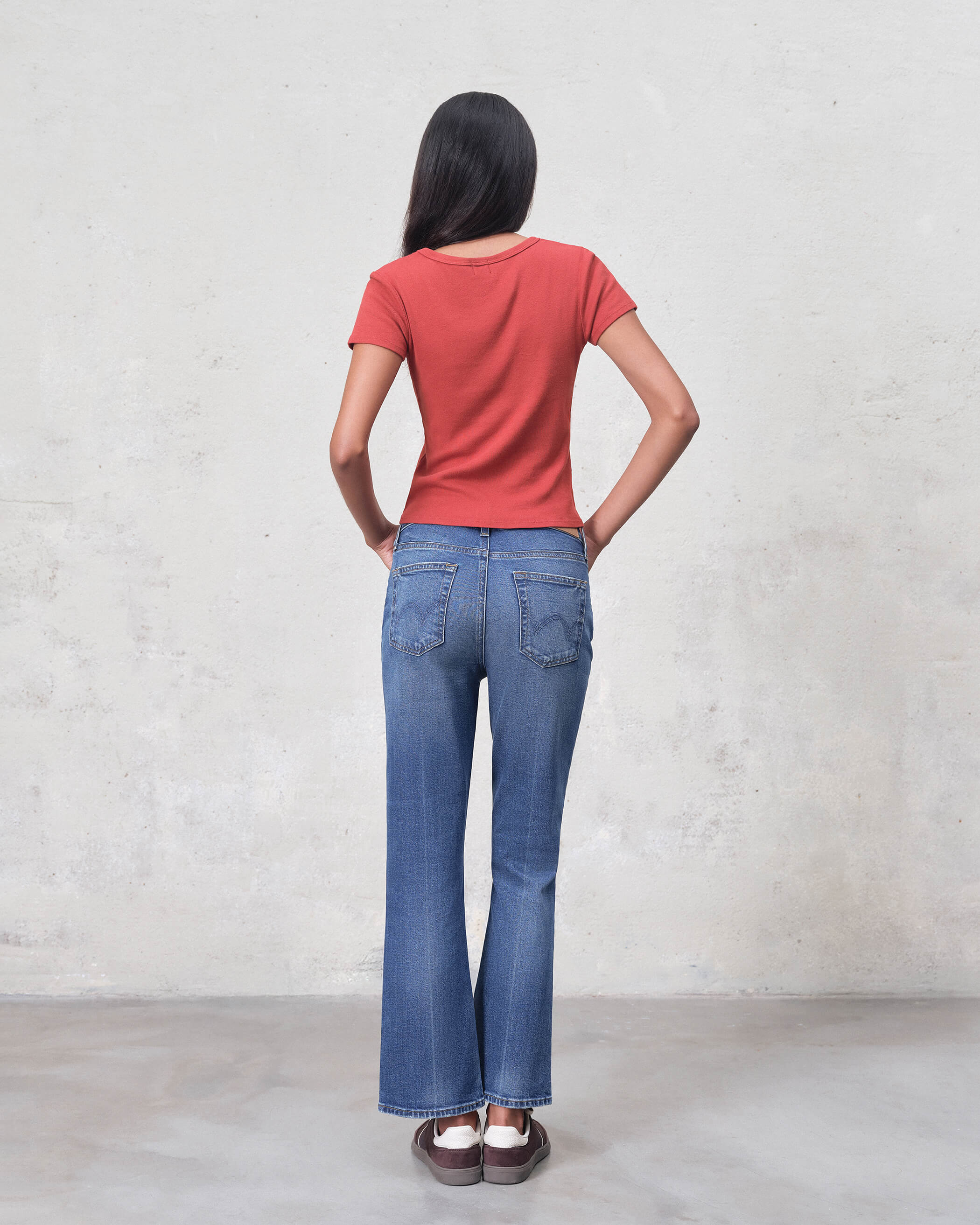 Discover the ultimate vintage-inspired crew tee in burnt orange. Crafted from super-soft ribbed cotton, this short-sleeve top offers a perfect fit for everyday style.