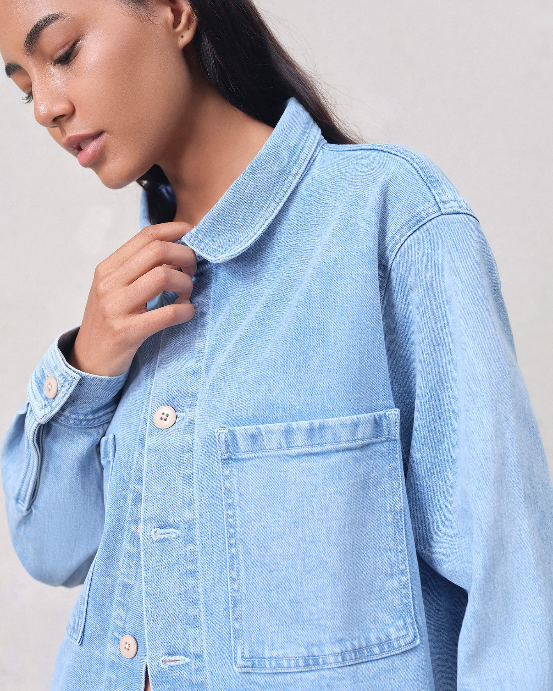 Discover the versatile Luna Shacket, blending the comfort of an oversized shirt with the style of a jacket. Perfect for any occasion, wear it buttoned or unbuttoned!