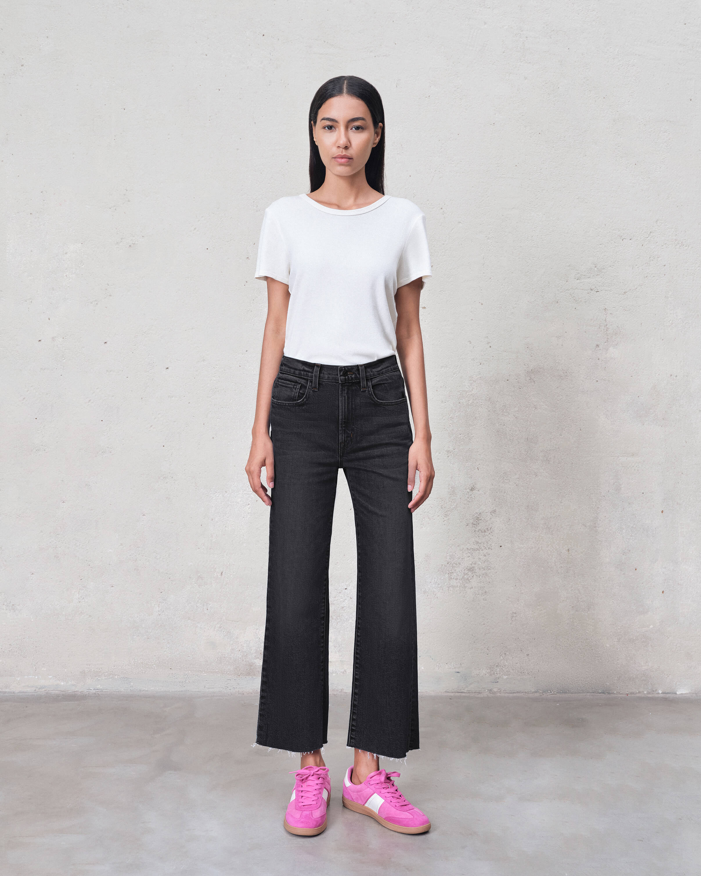 Discover the Edwin Marli Wide Leg Ankle With Raw Hem in FO, featuring a flattering high-rise fit that hugs your waist and hips, then flows into a stylish wide leg design.