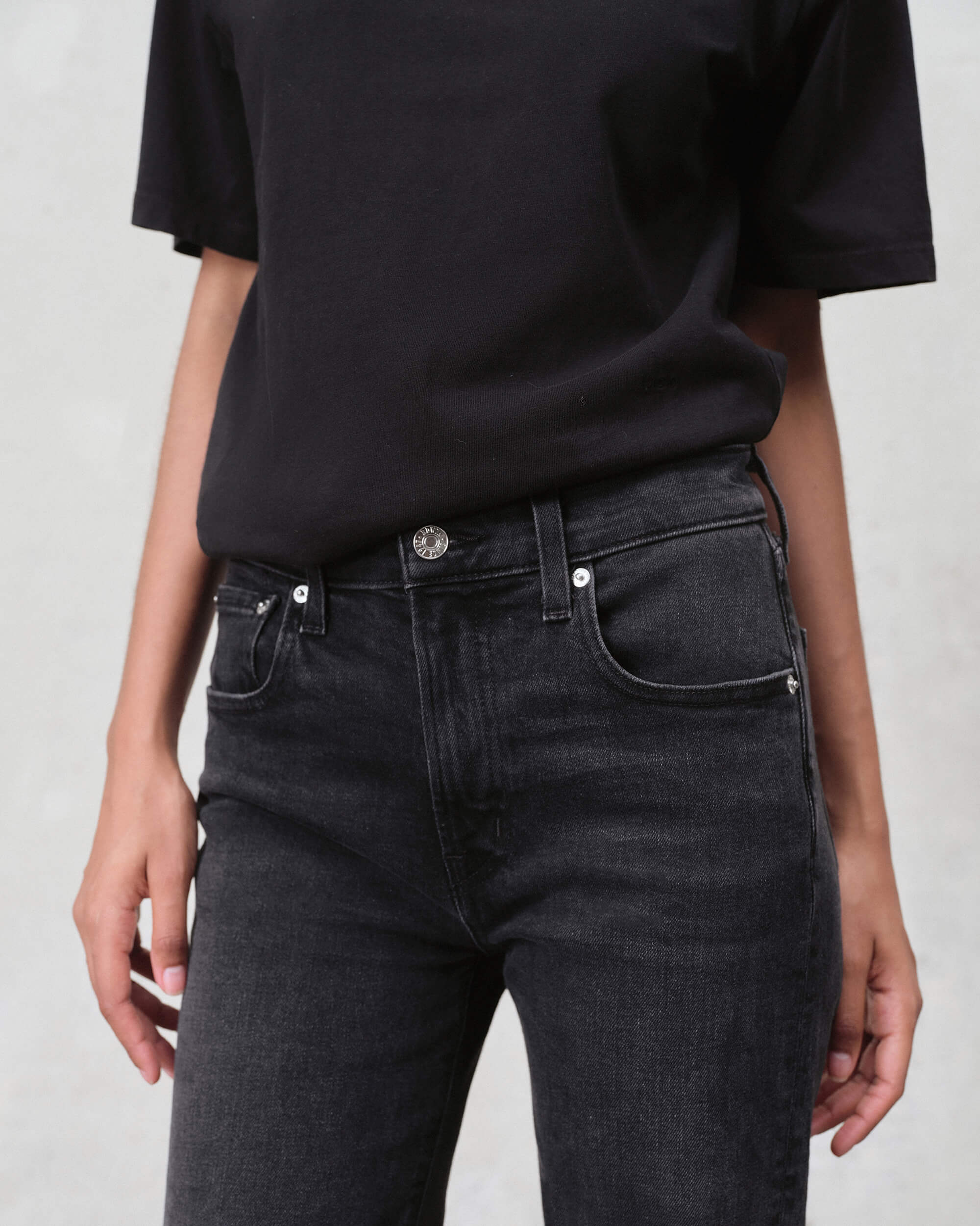 Discover the Edwin Marli Wide Leg Ankle With Raw Hem in FO, featuring a flattering high-rise fit that hugs your waist and hips, then flows into a stylish wide leg design.