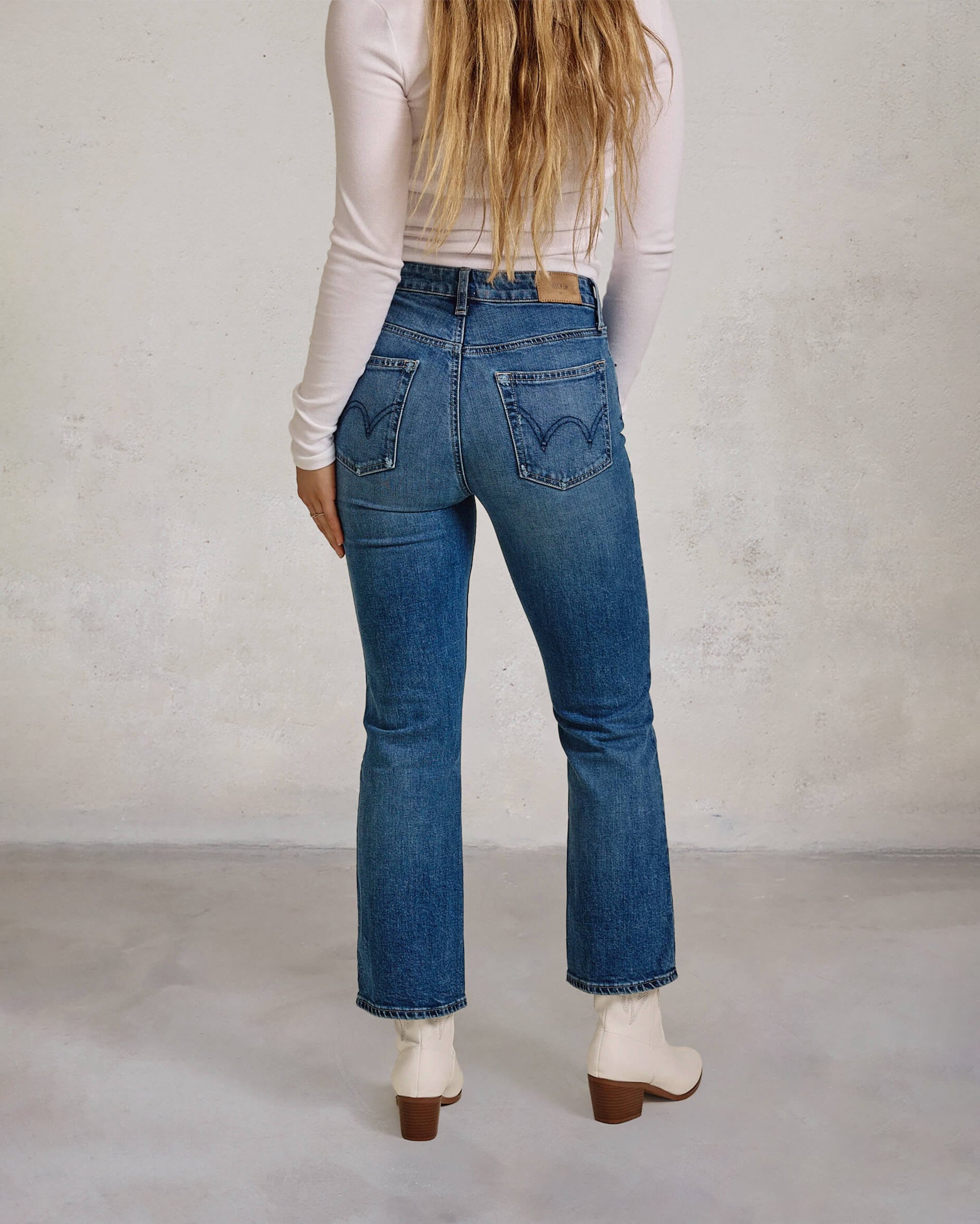 Discover the Edwin Lark Ankle Bootcut jeans, featuring a classic mid-rise and a flattering micro bootcut design. Perfect for a stylish and comfortable fit!