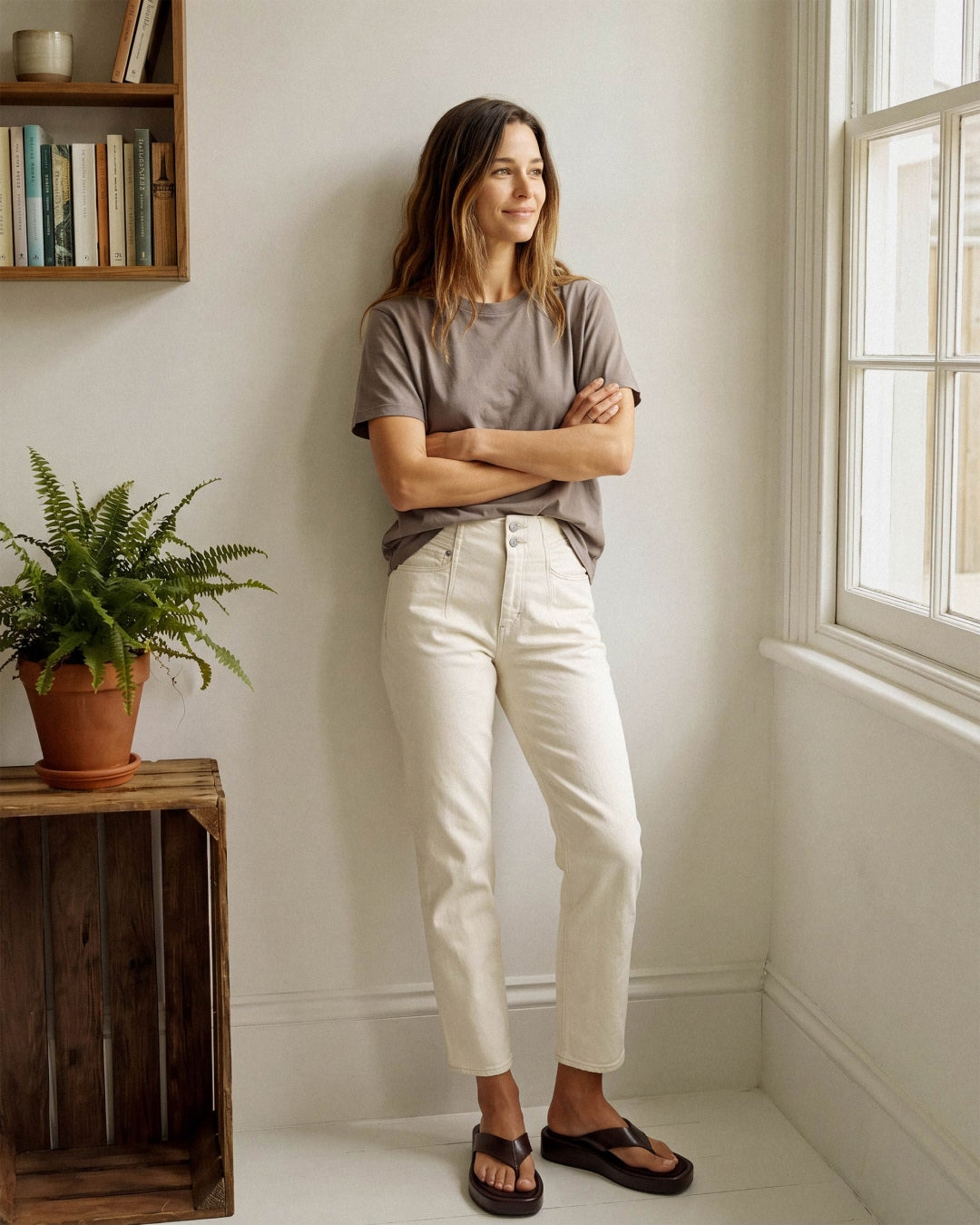 A soft off-white, worn easy.Tapered and straight through the leg, close without holding. Soft organic cotton with a little stretch.A quiet, warm white that settles in.For slow mornings that stay slow.