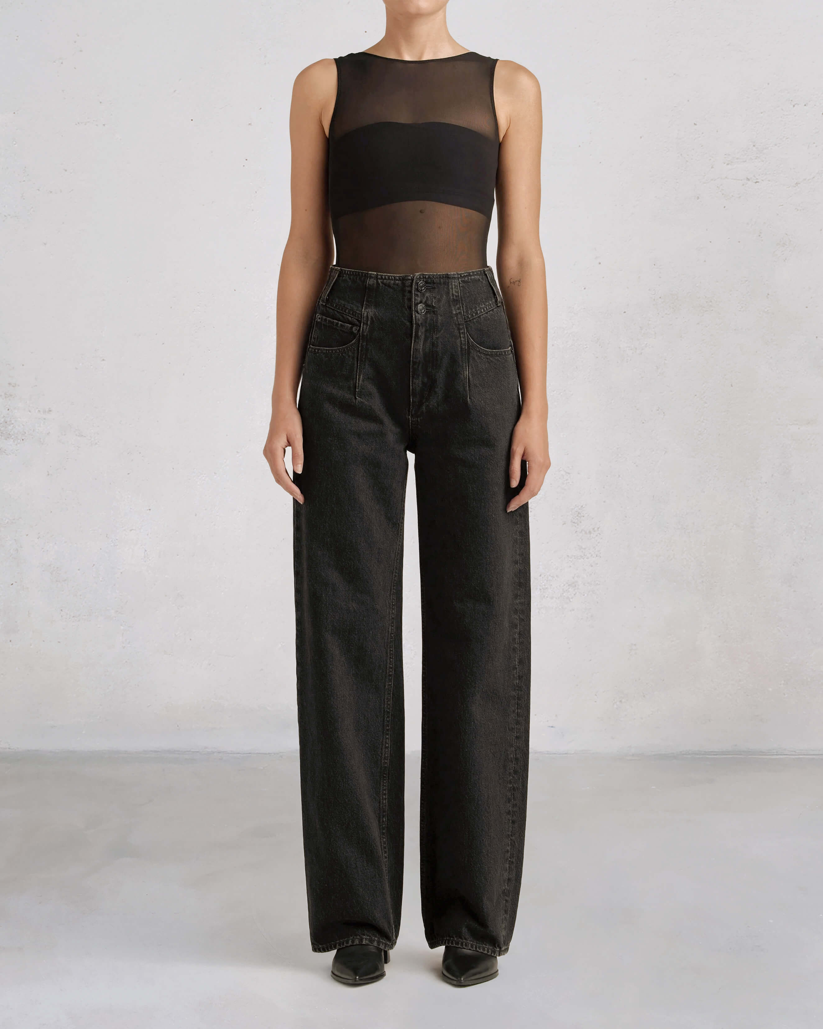Discover the Edwin Nova Relaxed Wide Leg jeans, featuring a vintage-inspired fit and ultra high rise for ultimate comfort and style. Elevate your wardrobe today!