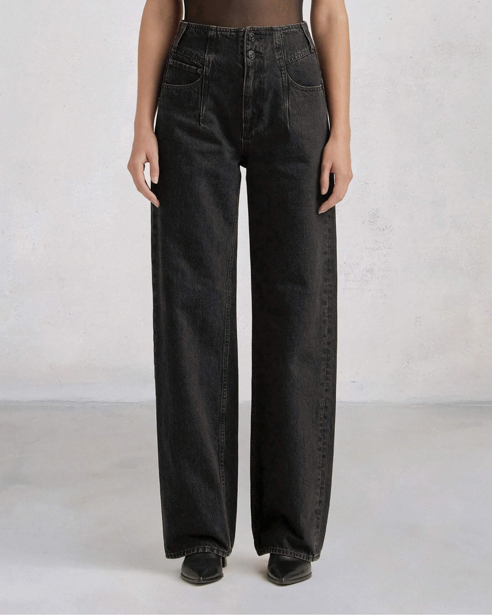 Discover the Edwin Nova Relaxed Wide Leg jeans, featuring a vintage-inspired fit and ultra high rise for ultimate comfort and style. Elevate your wardrobe today!