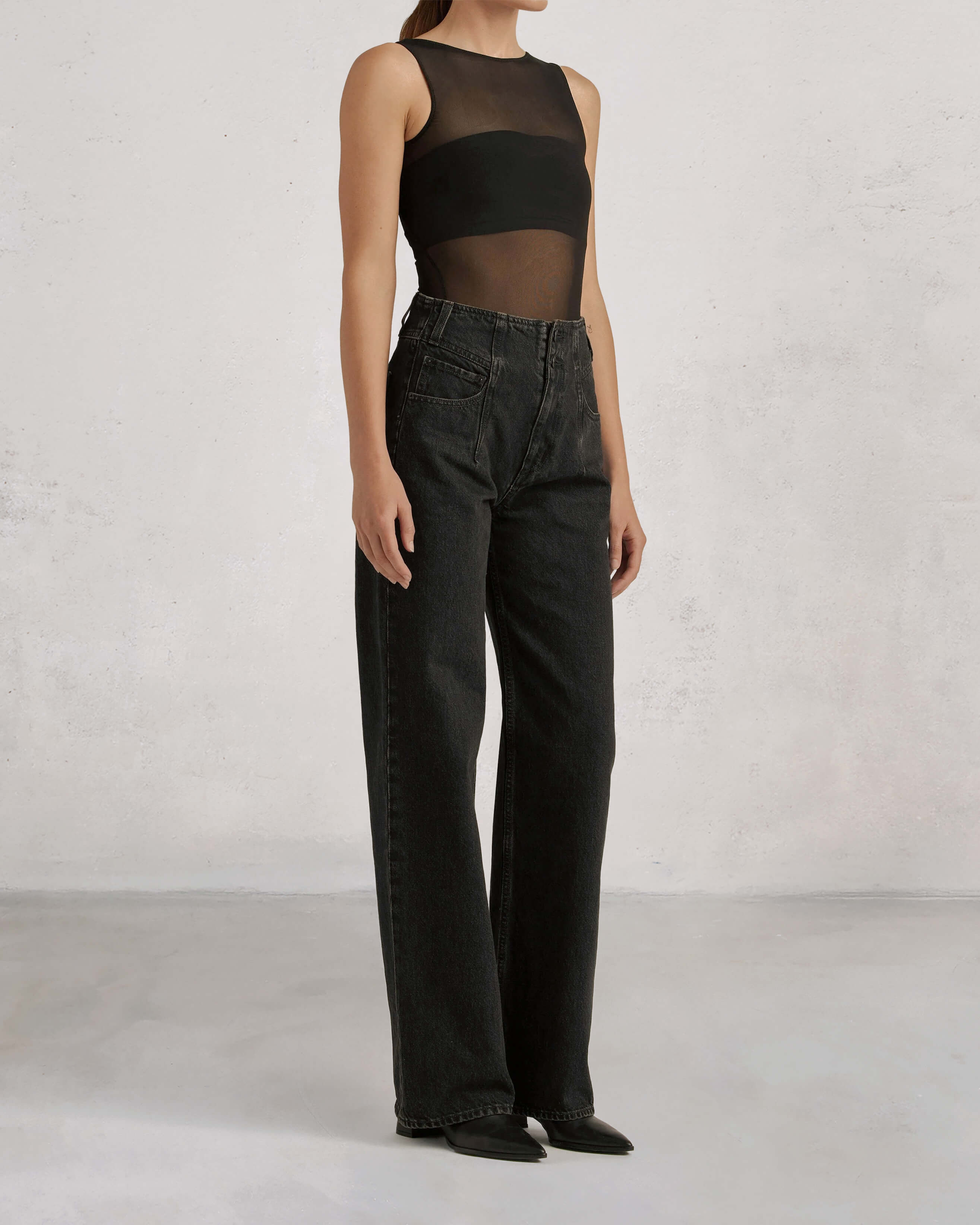 Discover the Edwin Nova Relaxed Wide Leg jeans, featuring a vintage-inspired fit and ultra high rise for ultimate comfort and style. Elevate your wardrobe today!