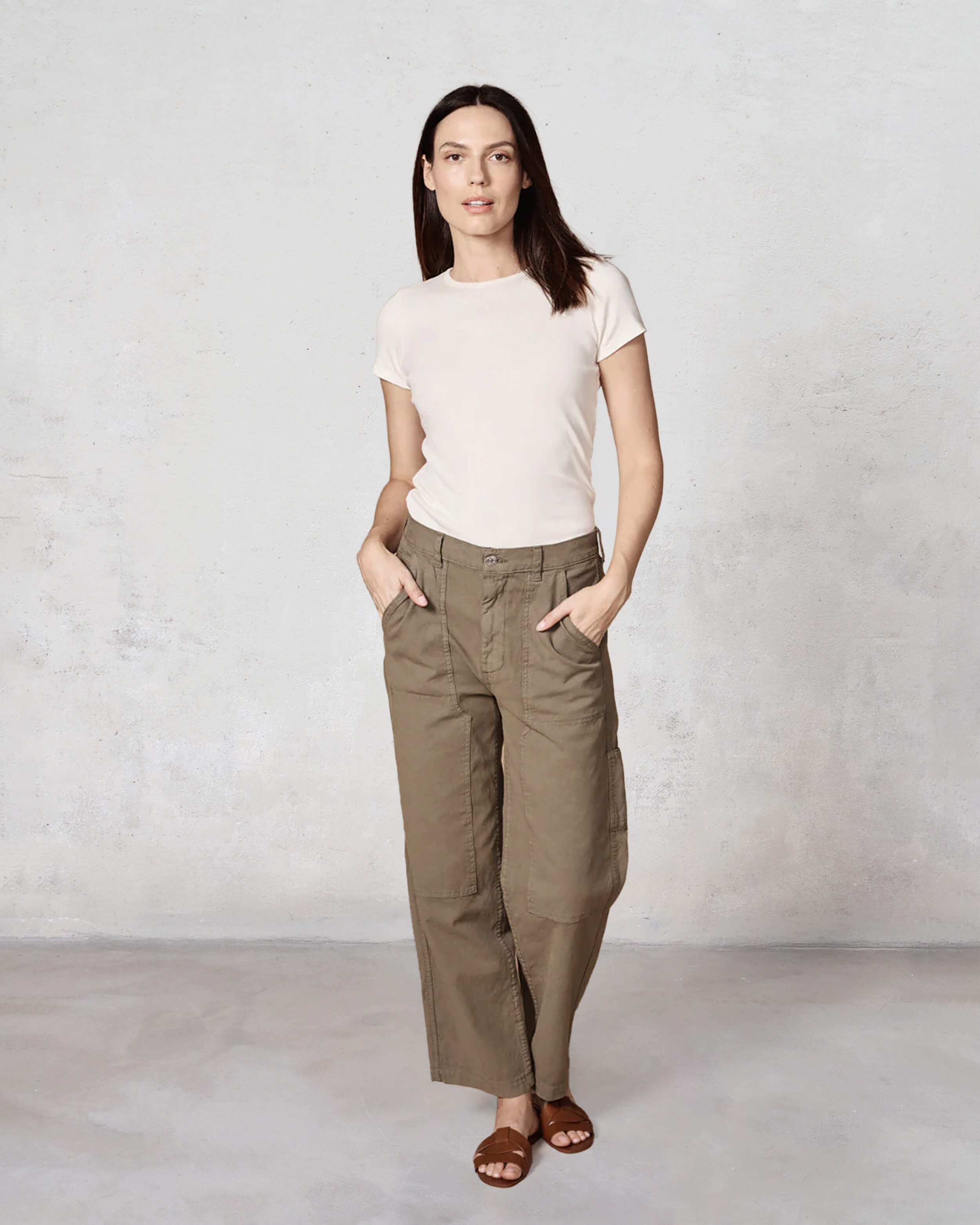 Discover the versatile Hayley Pant, crafted from organic cotton for ultimate comfort. Perfect for work or a night out, these stylish pull-on pants elevate any outfit.