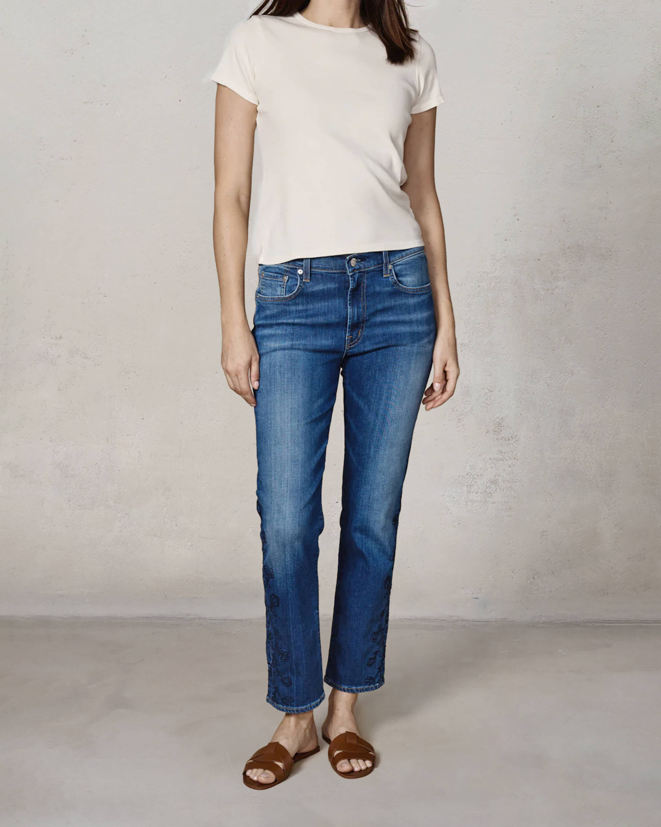 Elevate your style with Elin Slim Straight jeans, featuring unique Zane embroidery. Enjoy comfort and a flattering fit for any occasion.