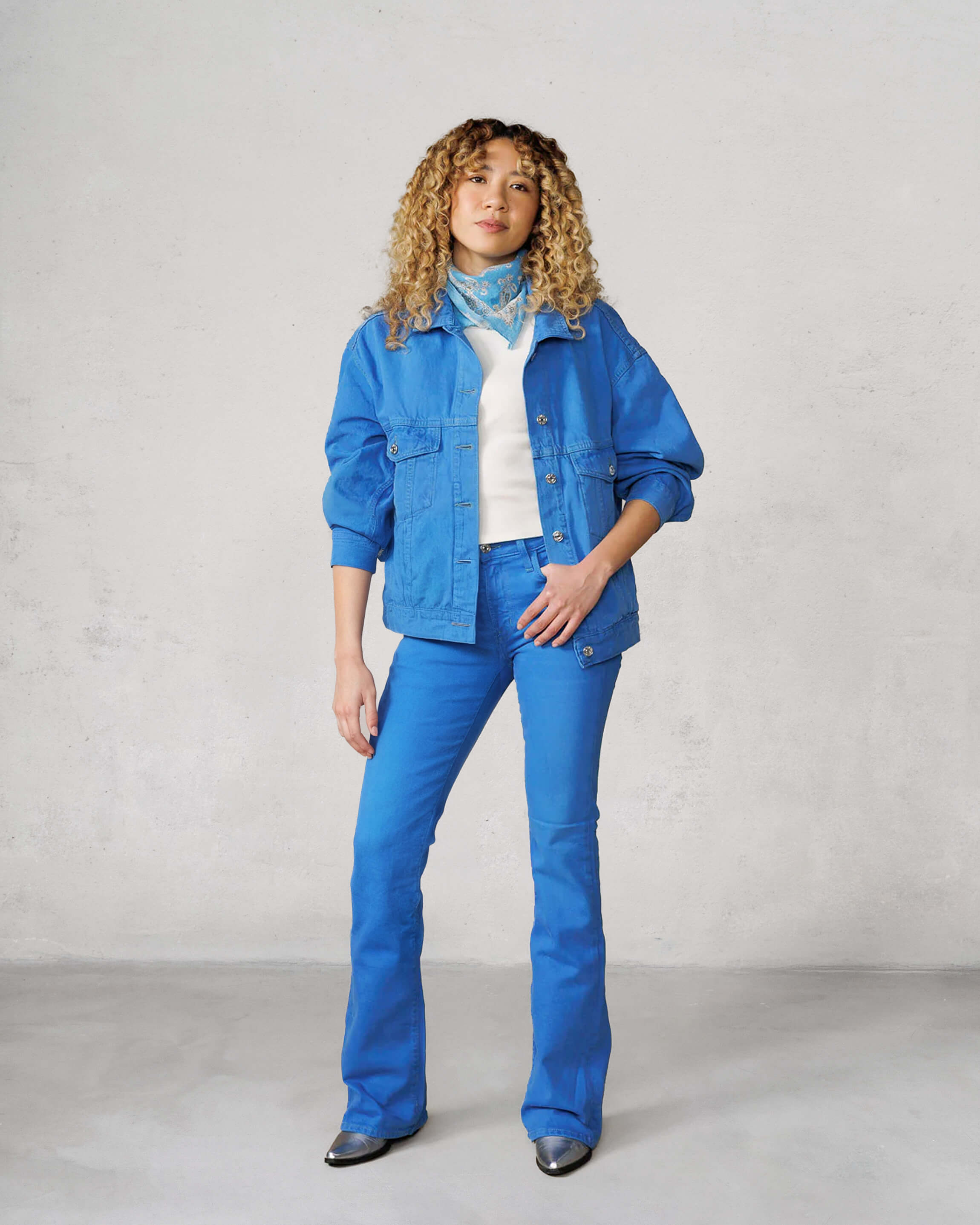 Shop EDWIN USA for the Cameron Trucker Jacket in Nebulas Blue, a stylish women's jean jacket USA made with premium quality and classic design.