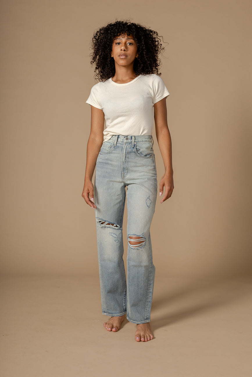 Discover the Kayla Relaxed Barrel Jean, a vintage-inspired denim pant with a modern twist. Perfectly tapered for a stylish fit, ideal for any casual occasion.