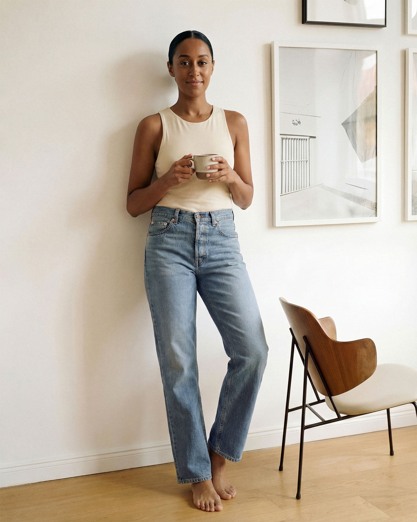 Elevate your style with the Edwin Kali Ankle in Ariel. This high-rise, relaxed boyfriend fit combines 90's nostalgia with modern comfort for a perfect everyday look.