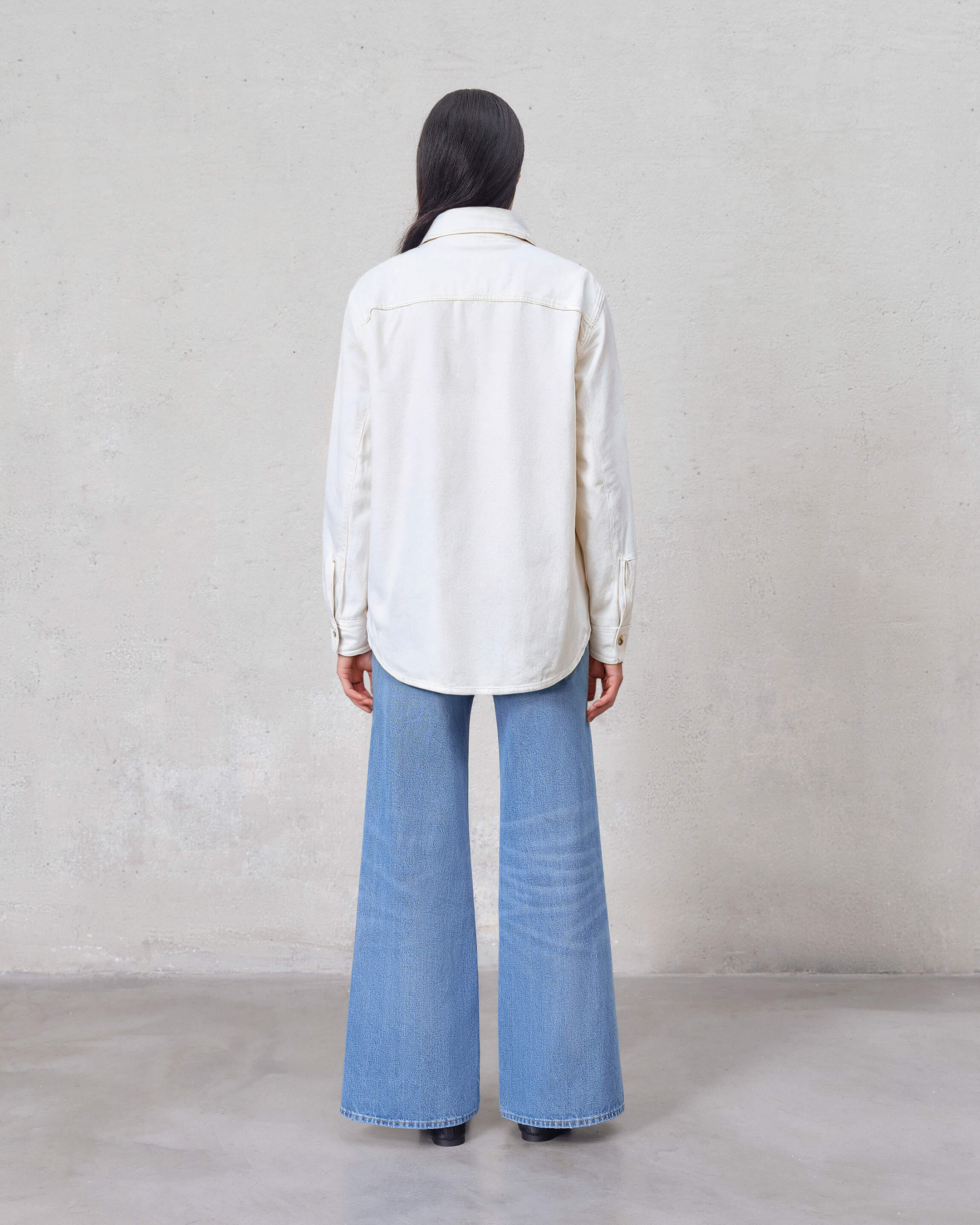 Elevate your style with the Luna Shacket in Parchment. This versatile piece combines the comfort of a shirt with the chic look of a jacket, perfect for any occasion.