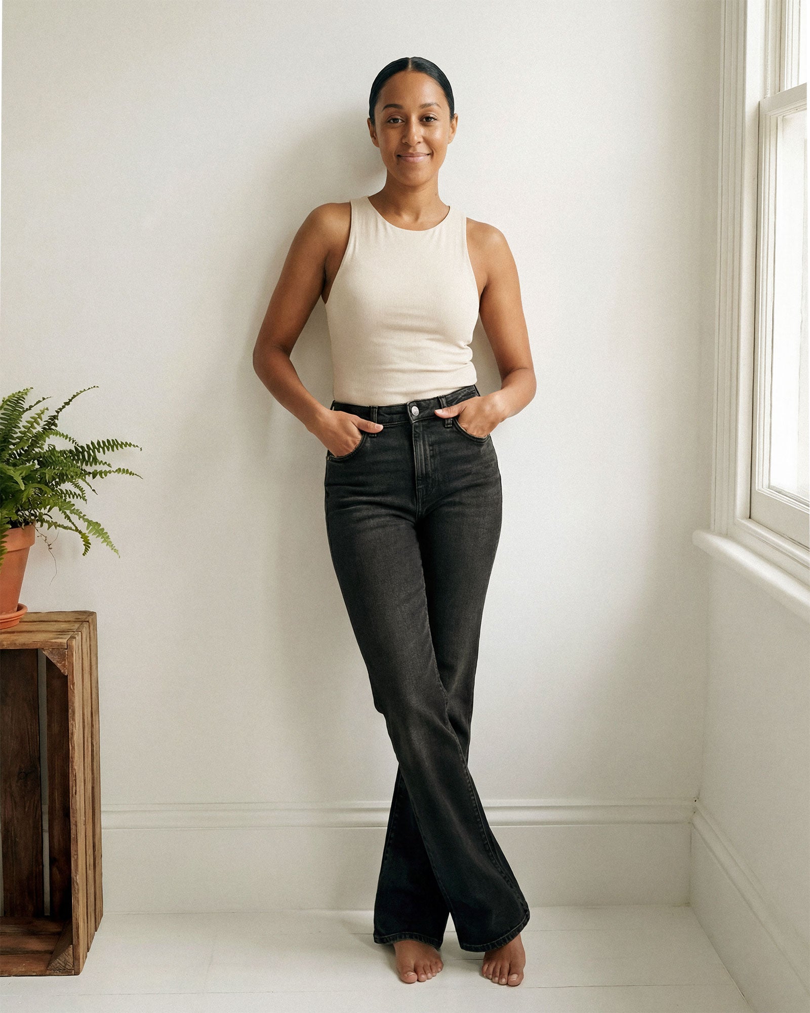 Discover the Lark Bootcut jeans, our best-selling style. With a classic mid-rise and snug fit, they offer comfort and versatility for any occasion. Elevate your wardrobe!