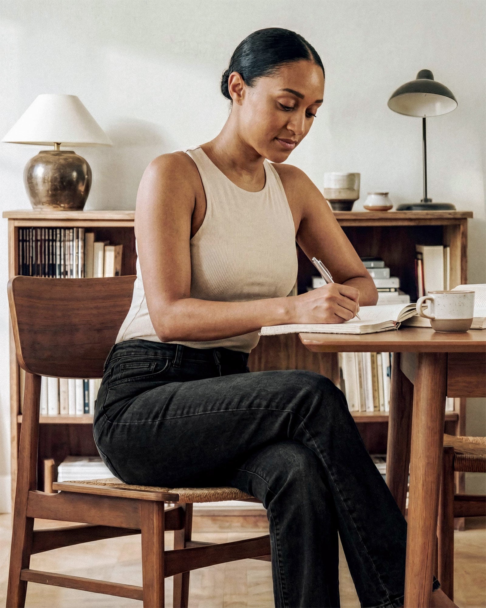 Discover the Lark Bootcut jeans, our best-selling style. With a classic mid-rise and snug fit, they offer comfort and versatility for any occasion. Elevate your wardrobe!