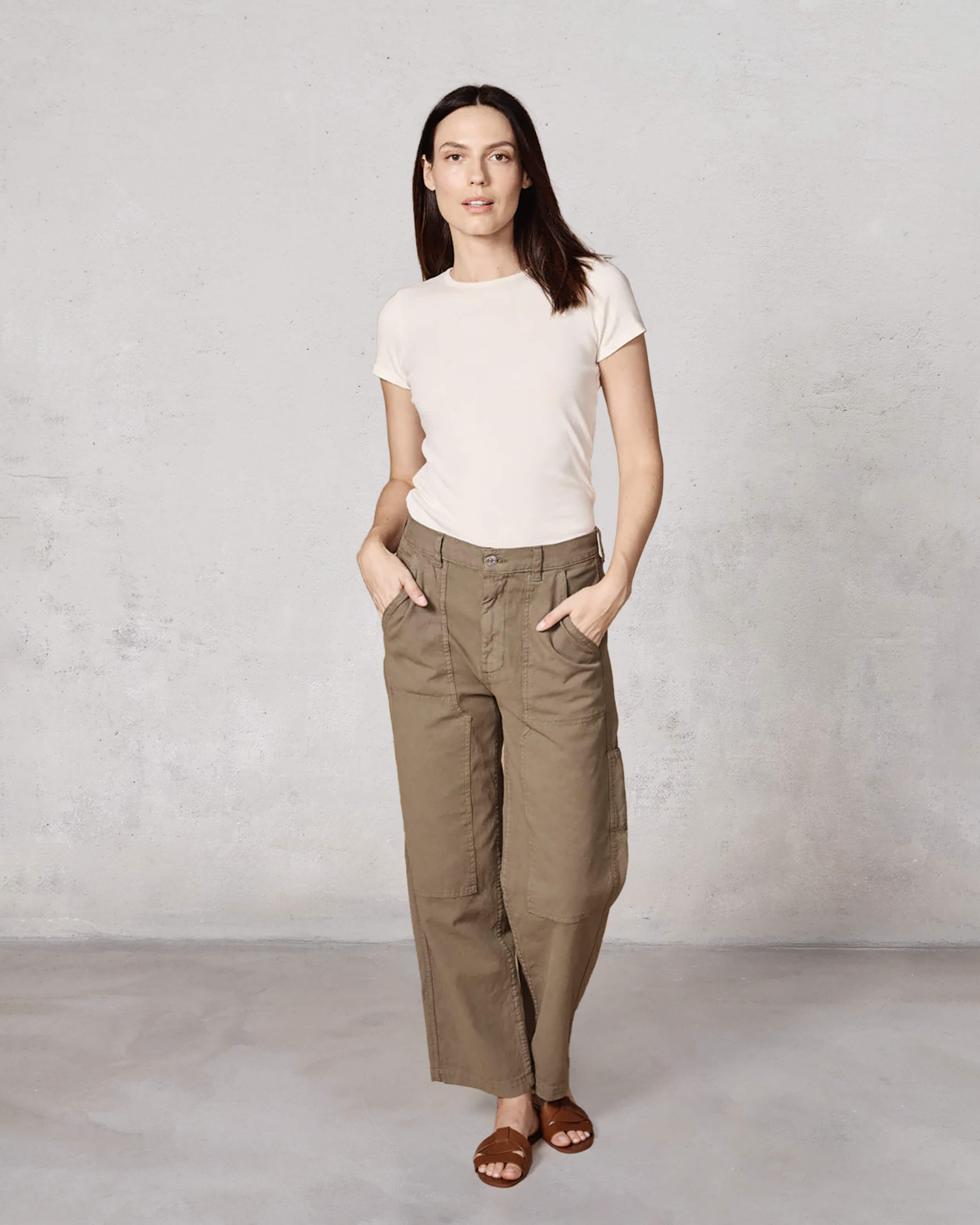 Discover the versatile Hayley Pant, crafted from organic cotton for ultimate comfort. Perfect for work or a night out, these stylish pull-on pants elevate any outfit.