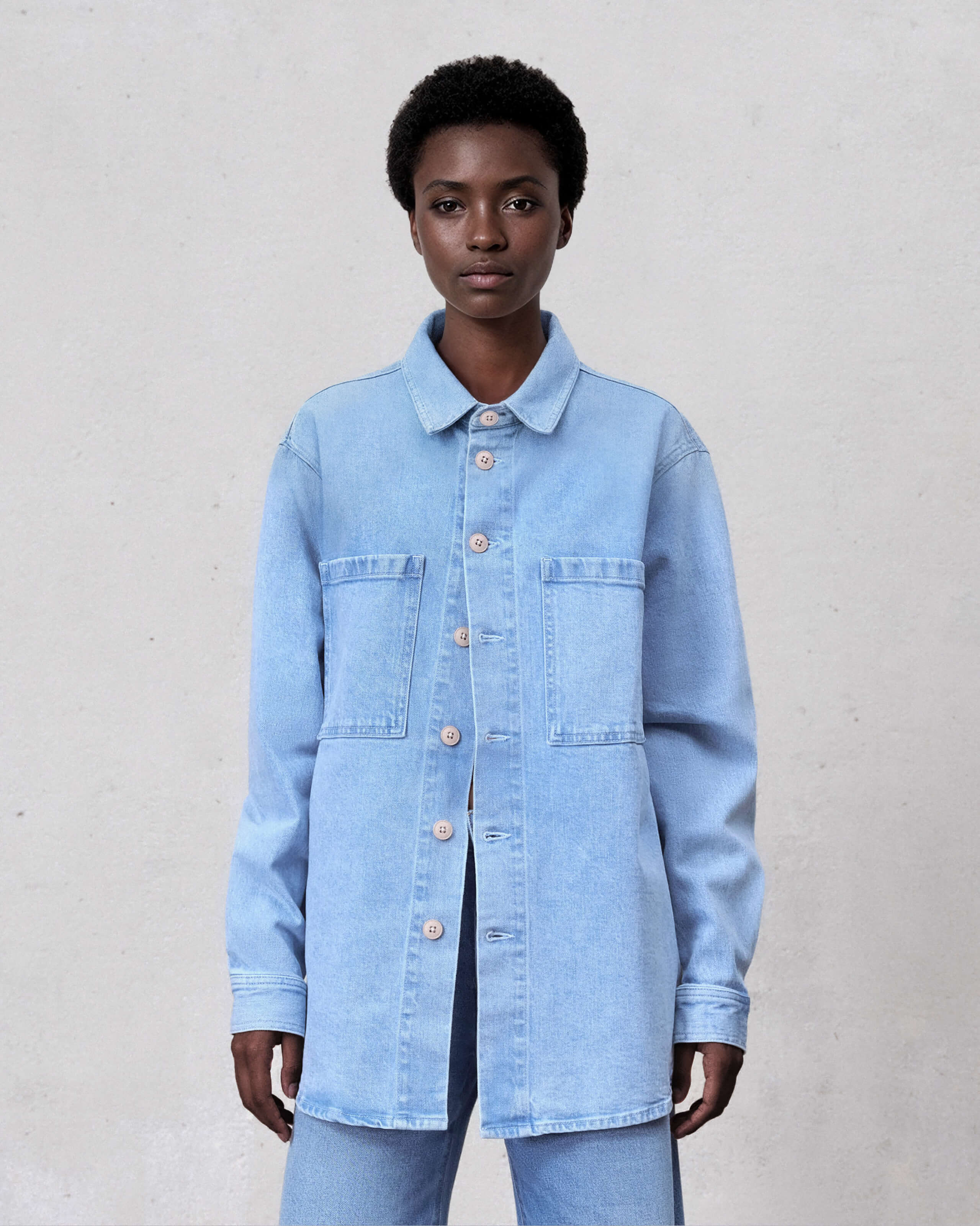 Discover the versatile Luna Shacket, blending the comfort of an oversized shirt with the style of a jacket. Perfect for any occasion, wear it buttoned or unbuttoned!