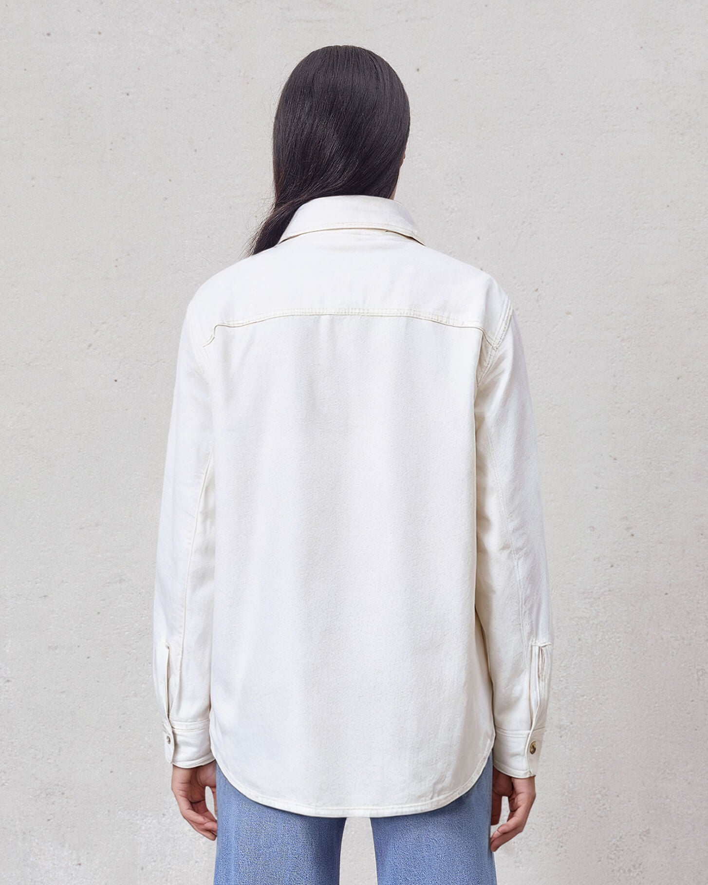 Elevate your style with the Luna Shacket in Parchment. This versatile piece combines the comfort of a shirt with the chic look of a jacket, perfect for any occasion.