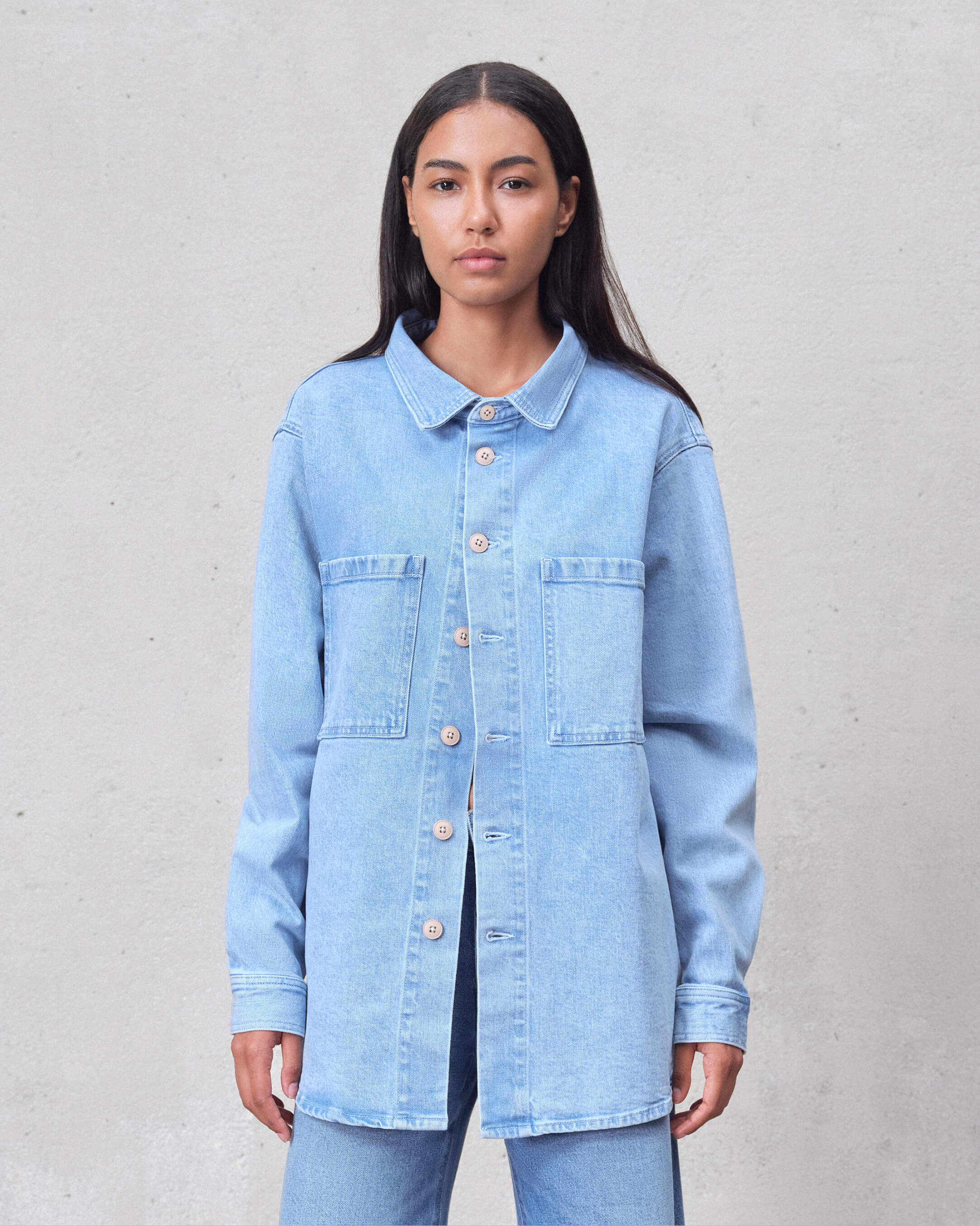 Discover the versatile Luna Shacket, blending the comfort of an oversized shirt with the style of a jacket. Perfect for any occasion, wear it buttoned or unbuttoned!