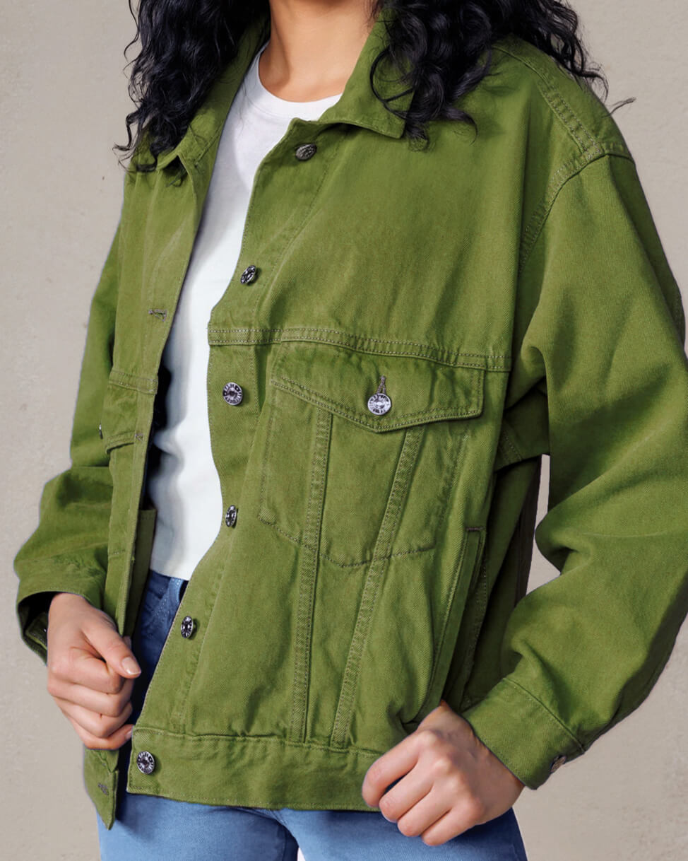 Discover the Cameron Trucker Jacket in Mayfly Green, your ultimate versatile companion for any weather. Stay stylish and comfortable, rain or shine!