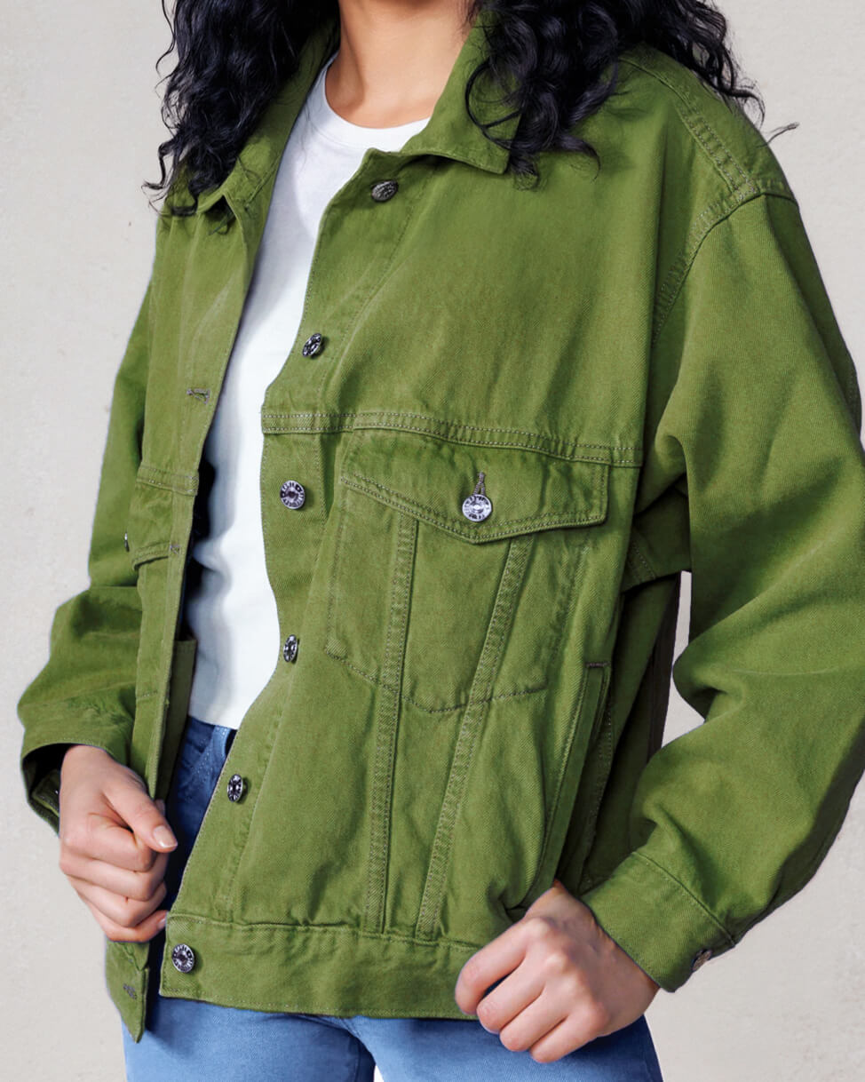 Discover the Cameron Trucker Jacket in Mayfly Green, your ultimate versatile companion for any weather. Stay stylish and comfortable, rain or shine!