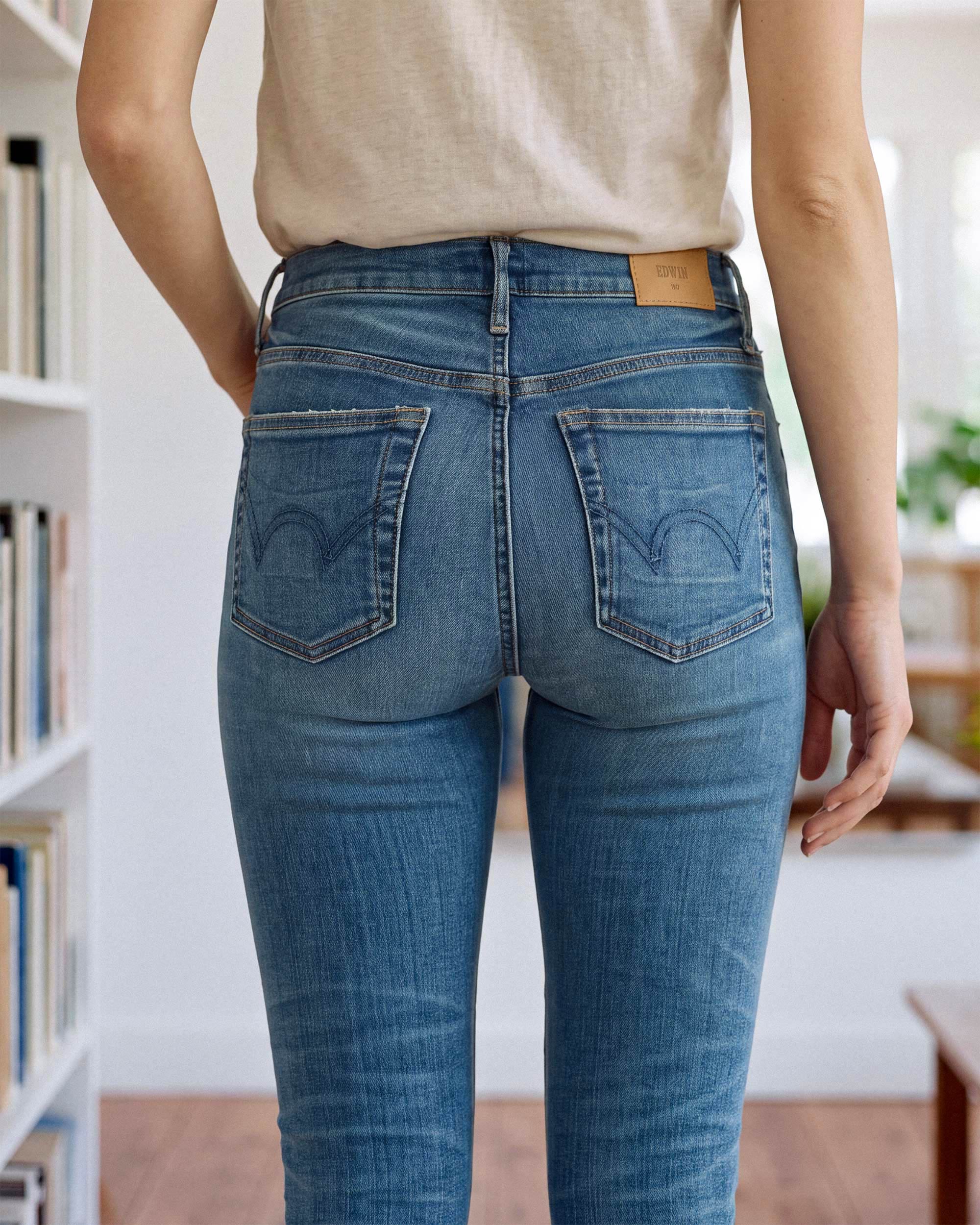 The PIXIE is a mid-rise women's skinny jean with an ultramodern silhouette. It sits just below the waist and features a super skinny fit from hip to ankle. In a mid wash with vintage wear marks and undone hem detail.