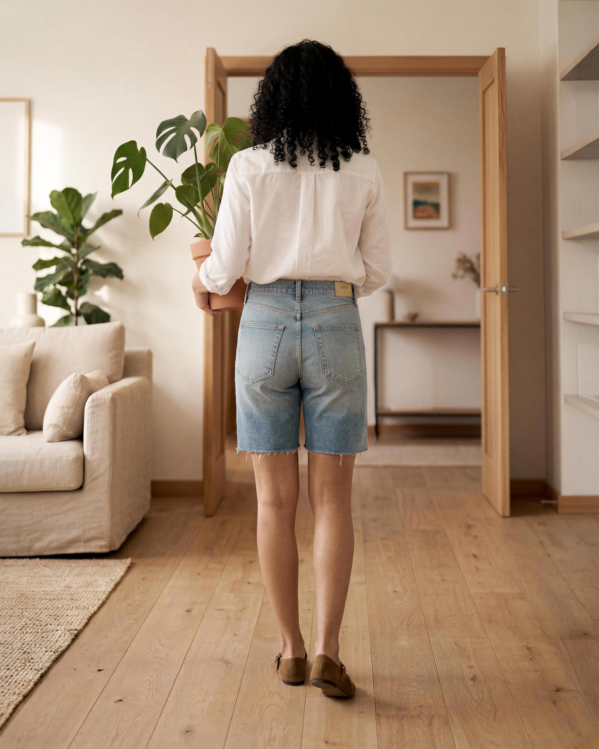 Shop Sawyer Bermuda shorts for women at EDWIN USA. These gravel-colored bermudas offer a stylish distressed look with premium denim quality.