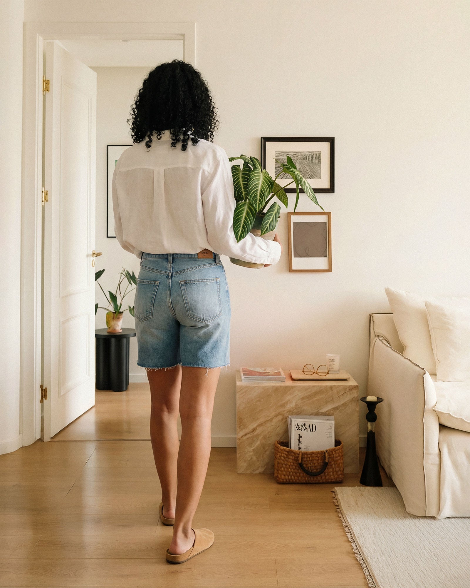 Shop Sawyer Bermuda shorts for women at EDWIN USA. These gravel-colored bermudas offer a stylish distressed look with premium denim quality.