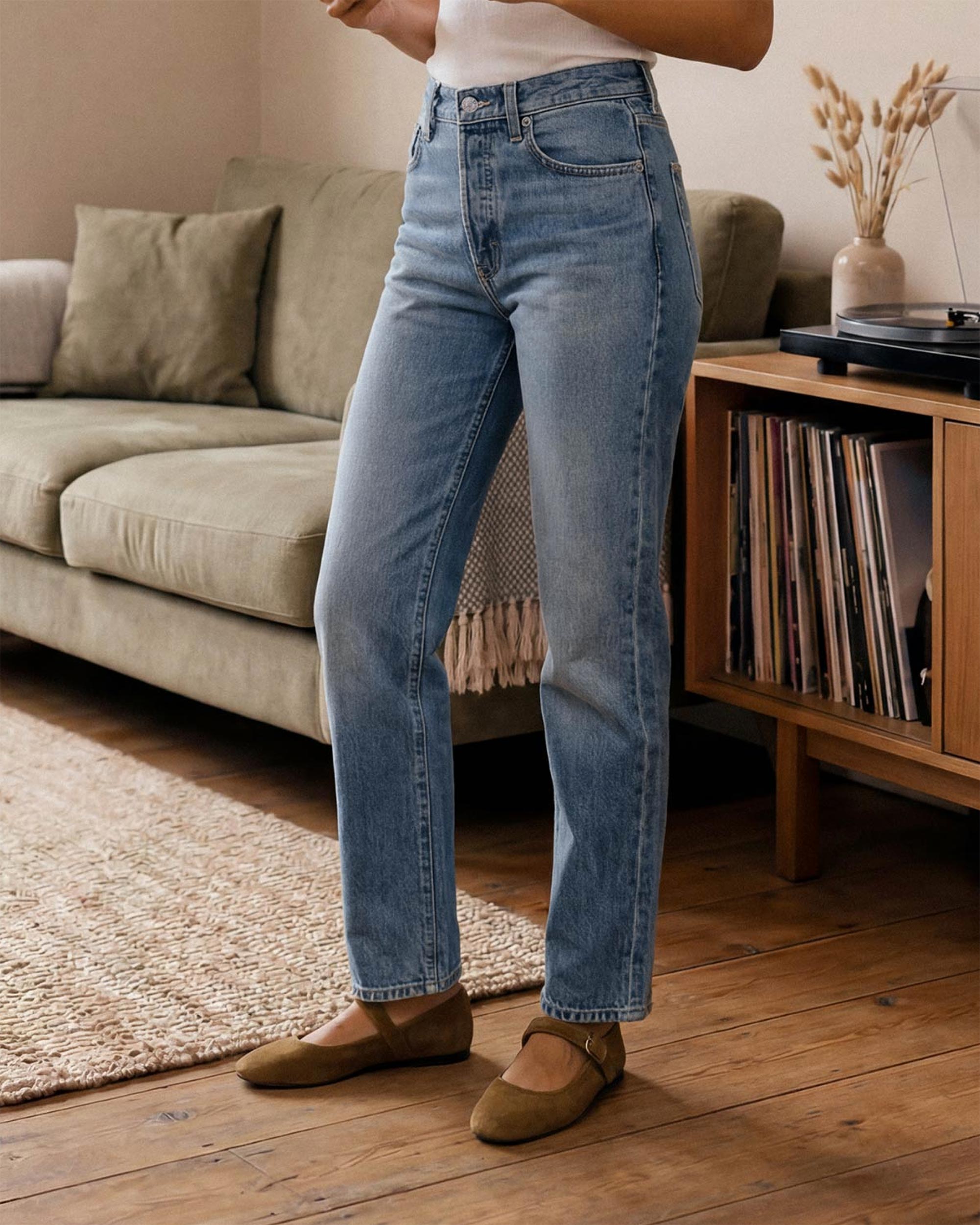 A relaxed boyfriend jean with a cleaner, straighter silhouette & aligned to stovepipe search intent without changing onsite fit taxonomy.