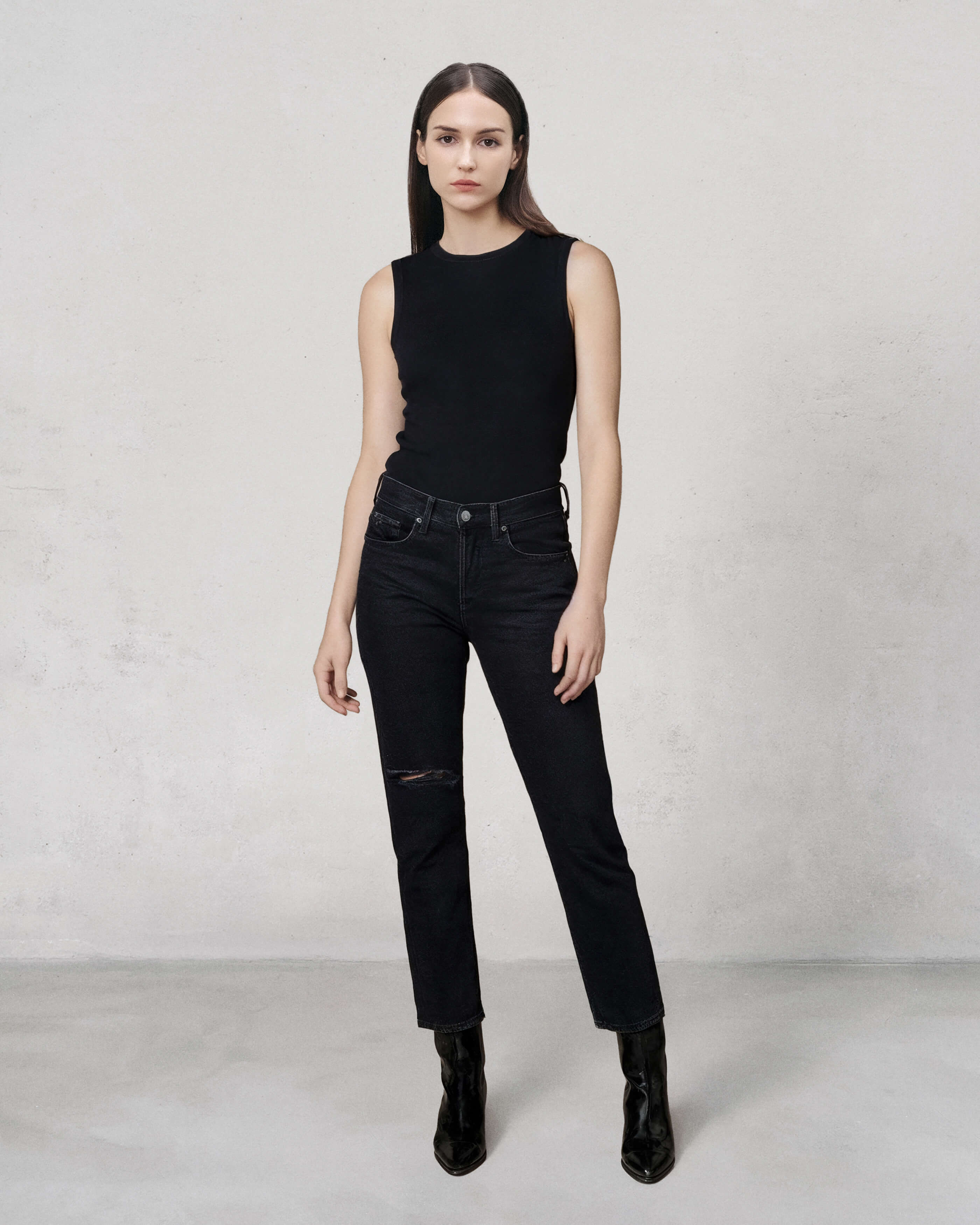 Discover the KALI ANKLE, a stylish high-rise boyfriend jean that combines a relaxed fit with a modern twist on '90s fashion. Elevate your wardrobe today!