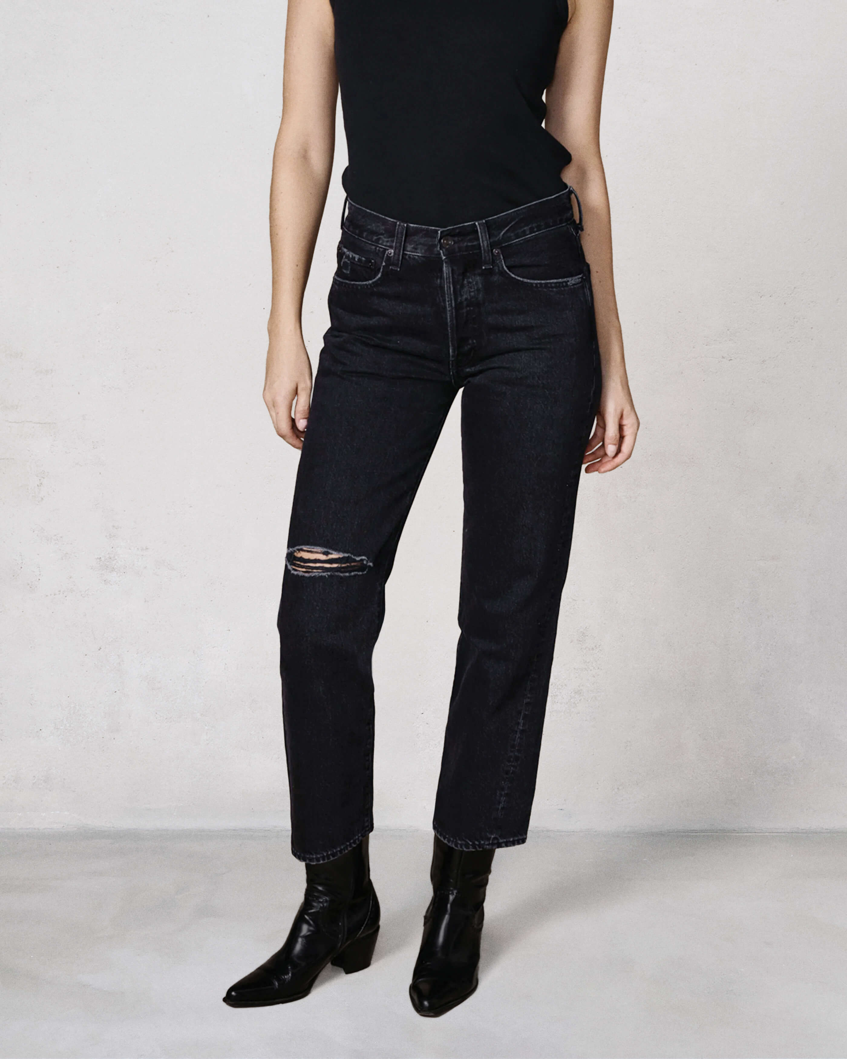 Discover the KALI ANKLE, a stylish high-rise boyfriend jean that combines a relaxed fit with a modern twist on '90s fashion. Elevate your wardrobe today!