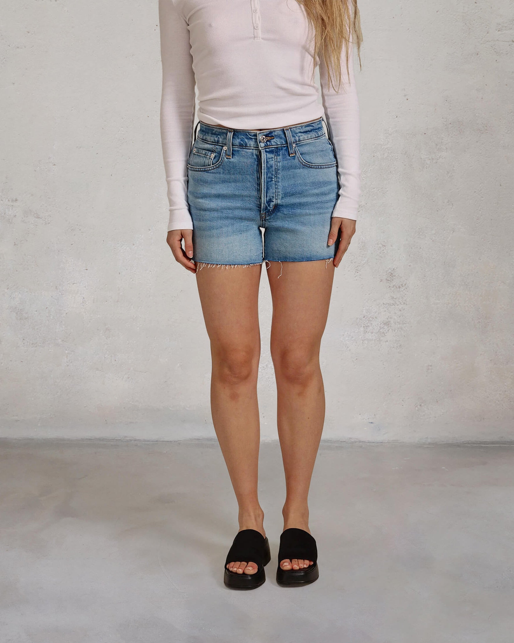 Discover the Edwin Cai Cut-off Short, a relaxed mid-rise design offering comfort and style. Perfectly tailored for a laid-back look without compromising fit.