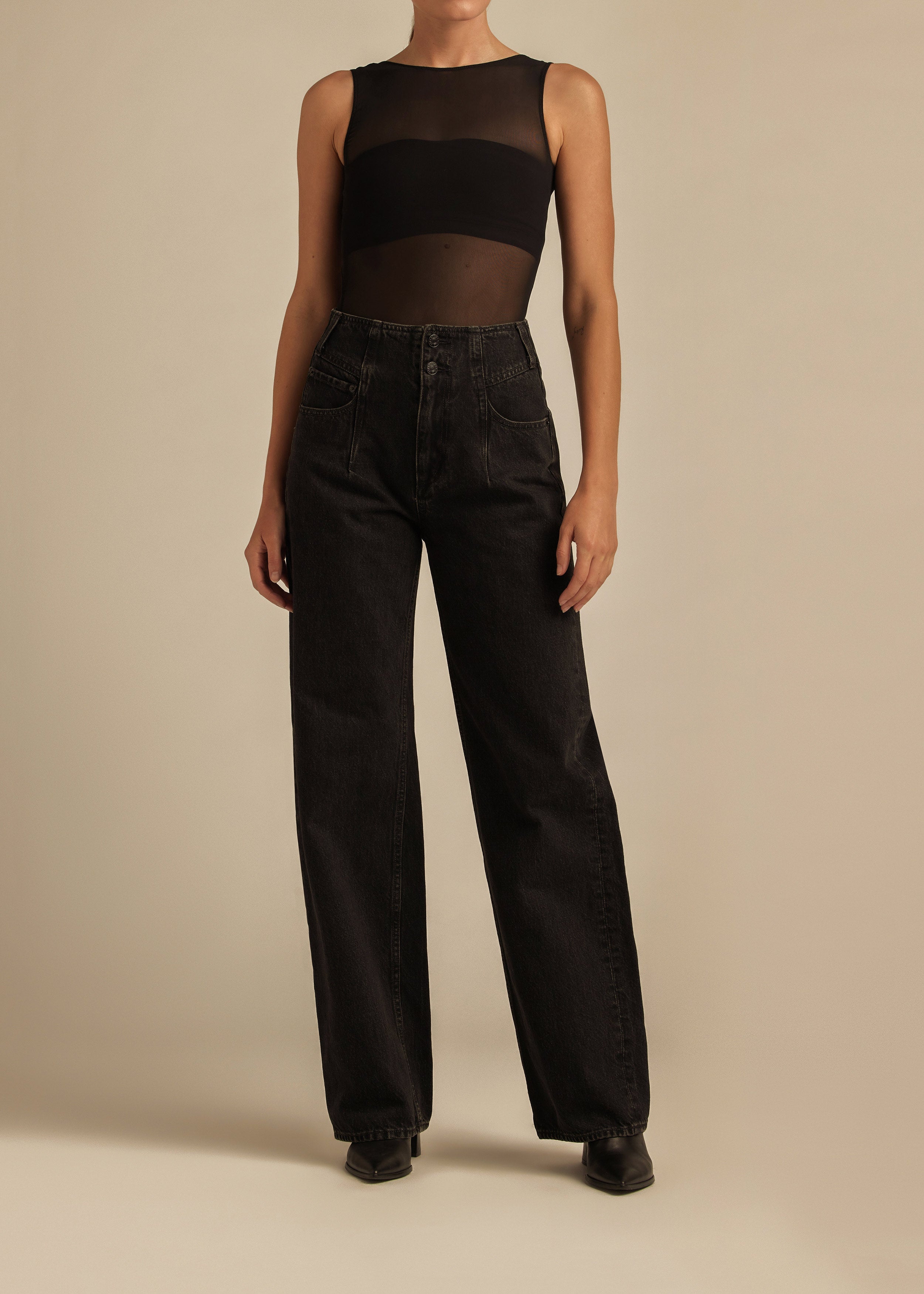 Discover the Edwin Nova Relaxed Wide Leg jeans, featuring a vintage-inspired fit and ultra high rise for ultimate comfort and style. Elevate your wardrobe today!