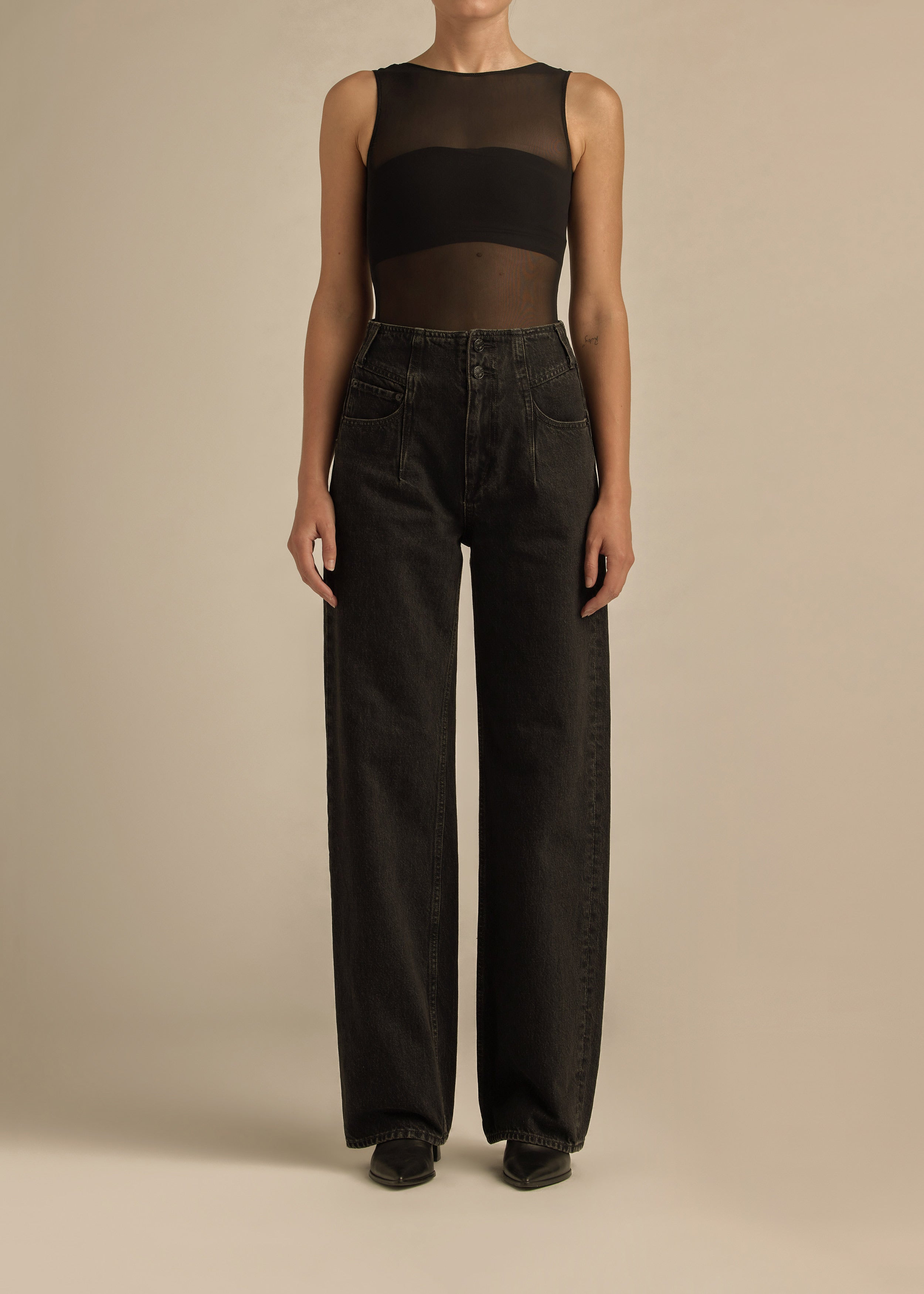 Discover the Edwin Nova Relaxed Wide Leg jeans, featuring a vintage-inspired fit and ultra high rise for ultimate comfort and style. Elevate your wardrobe today!