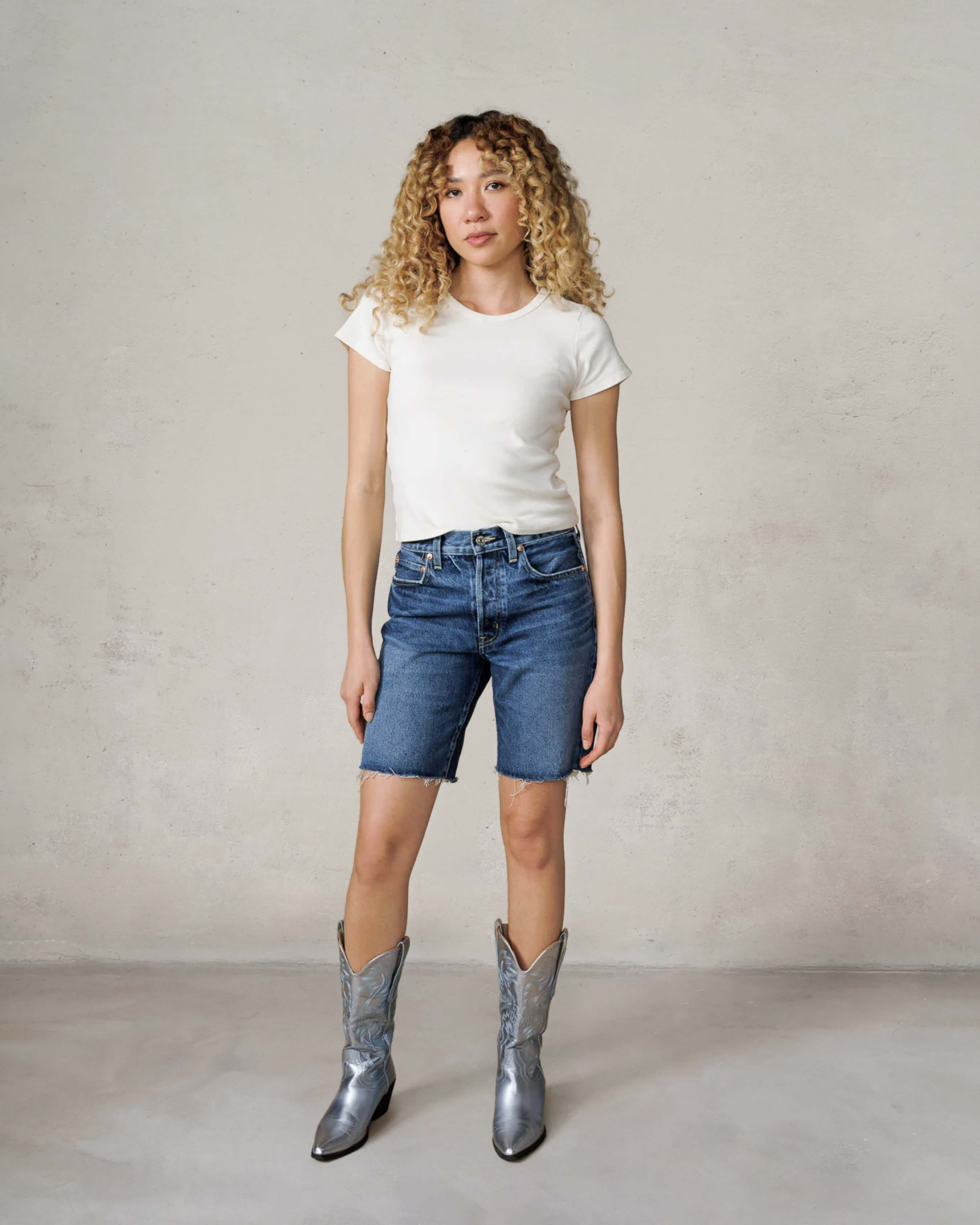 Shop EDWIN USA for Sawyer Bermuda, high quality jean shorts for women featuring a stylish fit and premium denim. Perfect for comfort and casual style.