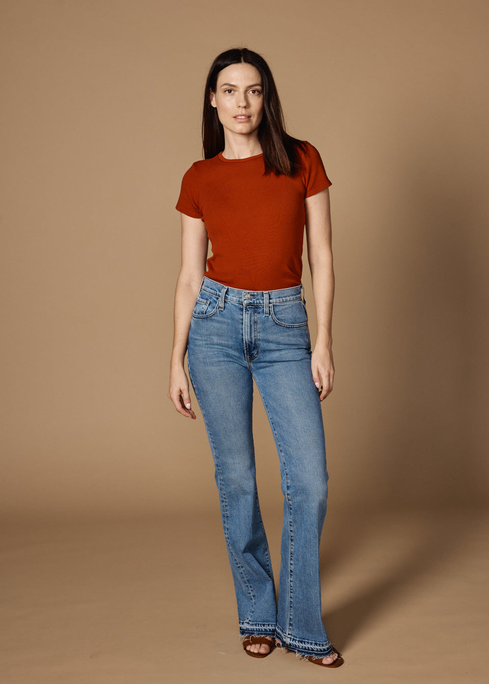 Discover the Ryder Released Hem Gardner jeans, inspired by 1970s Hollywood glamour. Enjoy a stylish, relaxed fit perfect for any casual occasion.