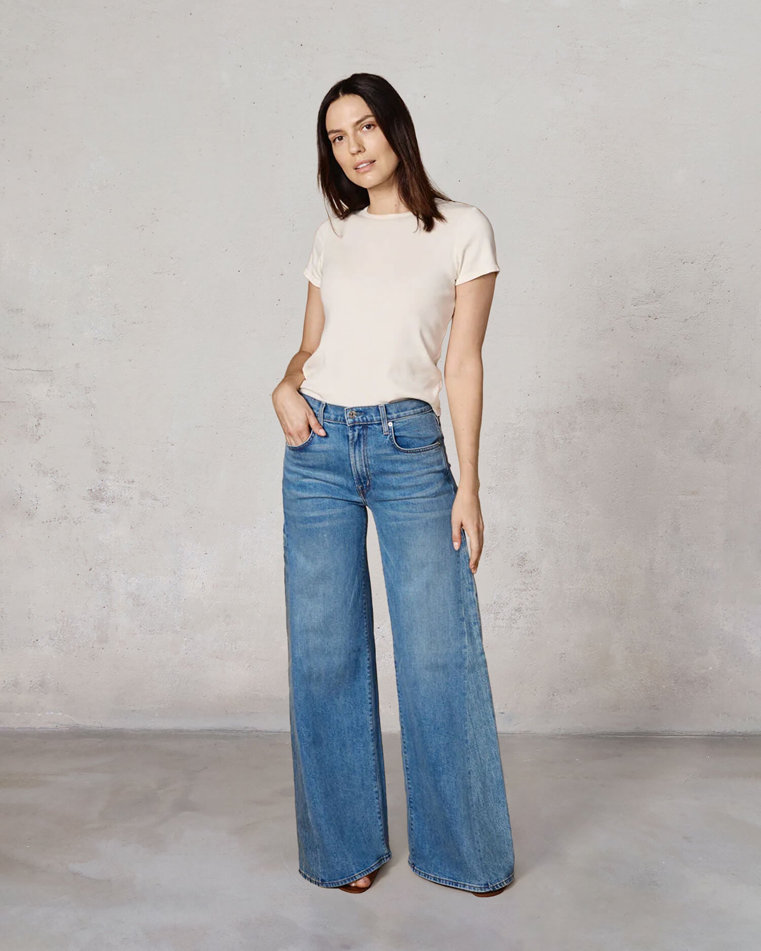 Discover the Marli Wide Leg in Fowler, a stylish high-rise denim pant that flatters your waist and hips with a relaxed fit. Perfect for any occasion!